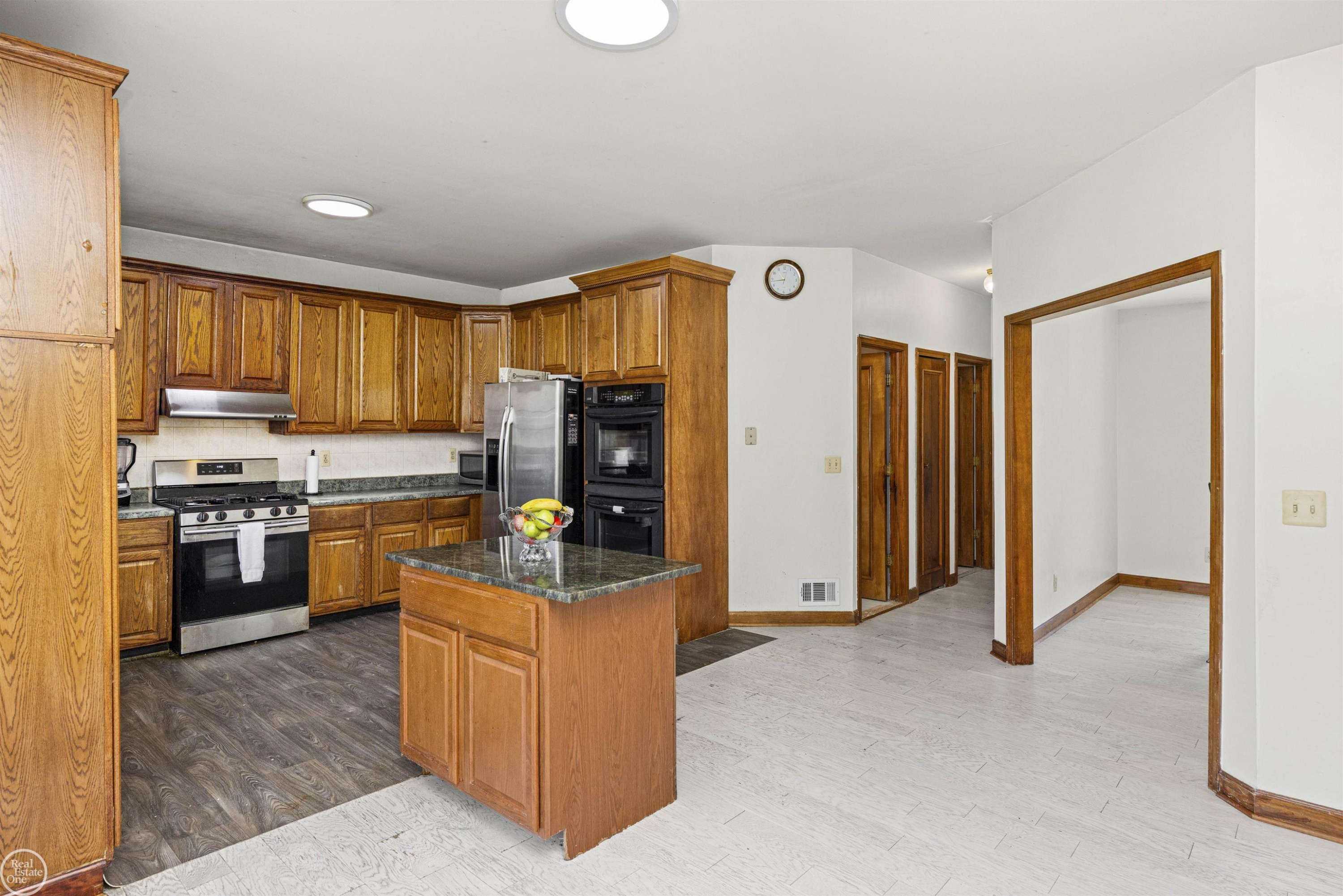 48430 Montelepre Drive, Shelby Twp, MI 48315 — Photo 14