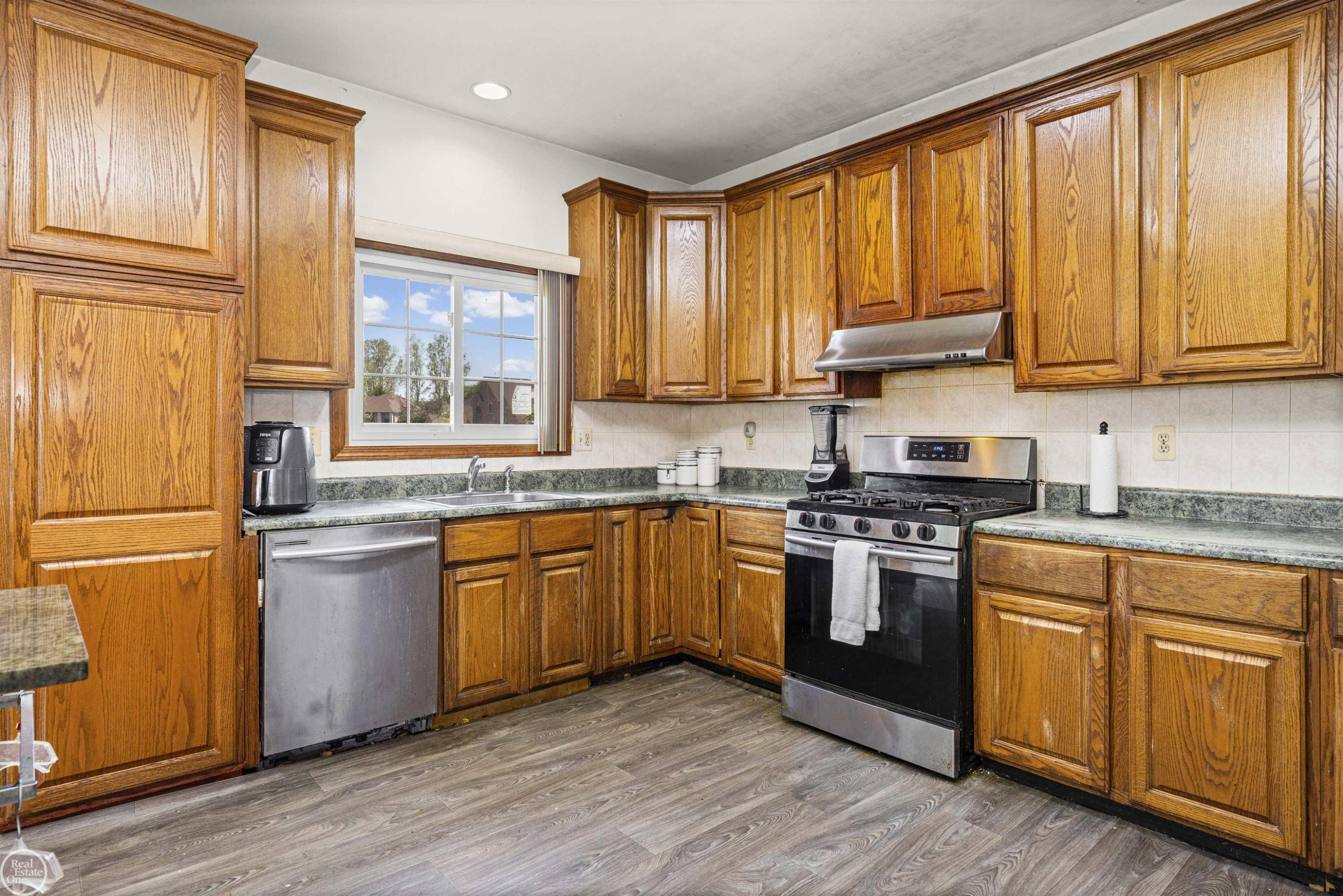 48430 Montelepre Drive, Shelby Twp, MI 48315 — Photo 16