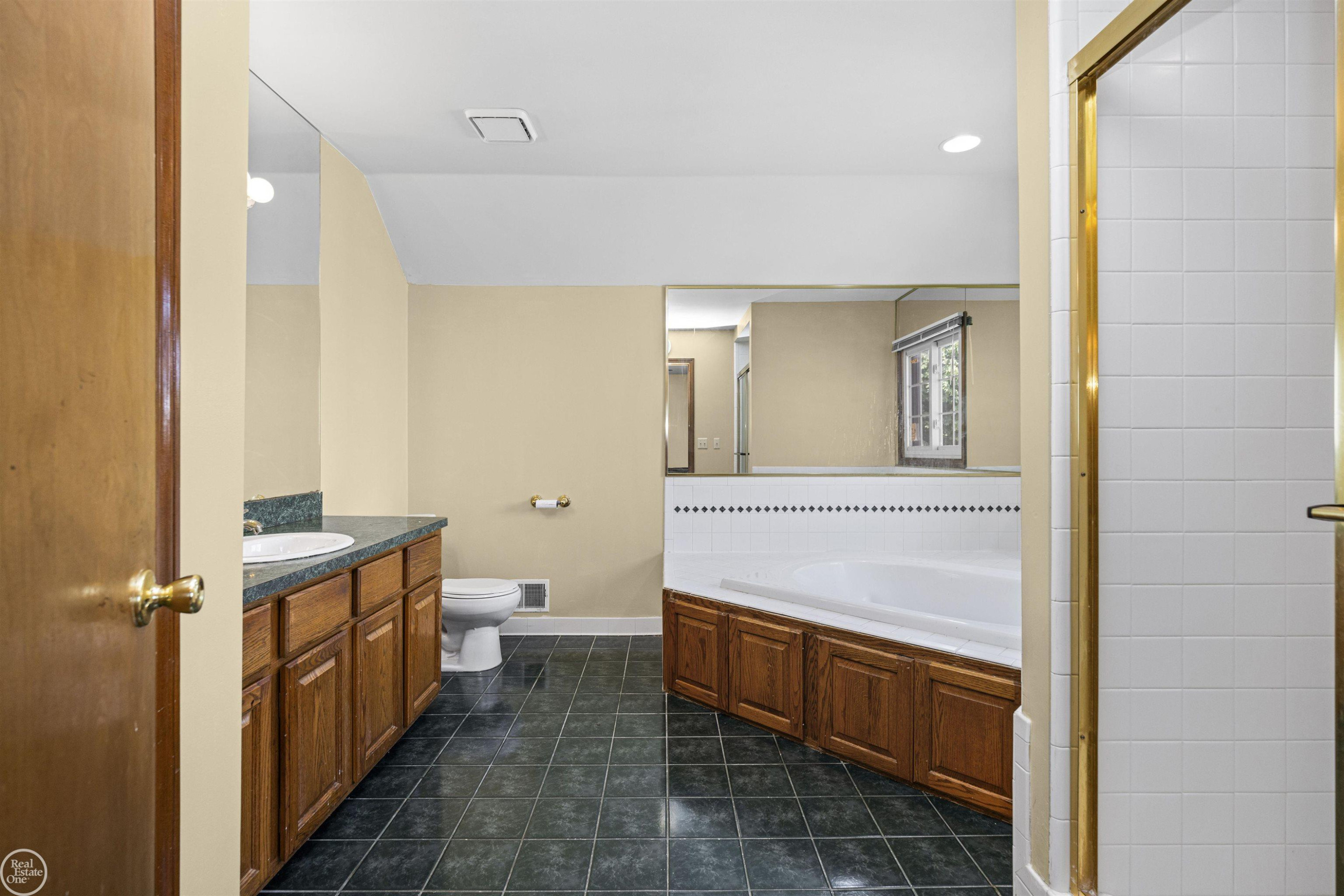 48430 Montelepre Drive, Shelby Twp, MI 48315 — Photo 24
