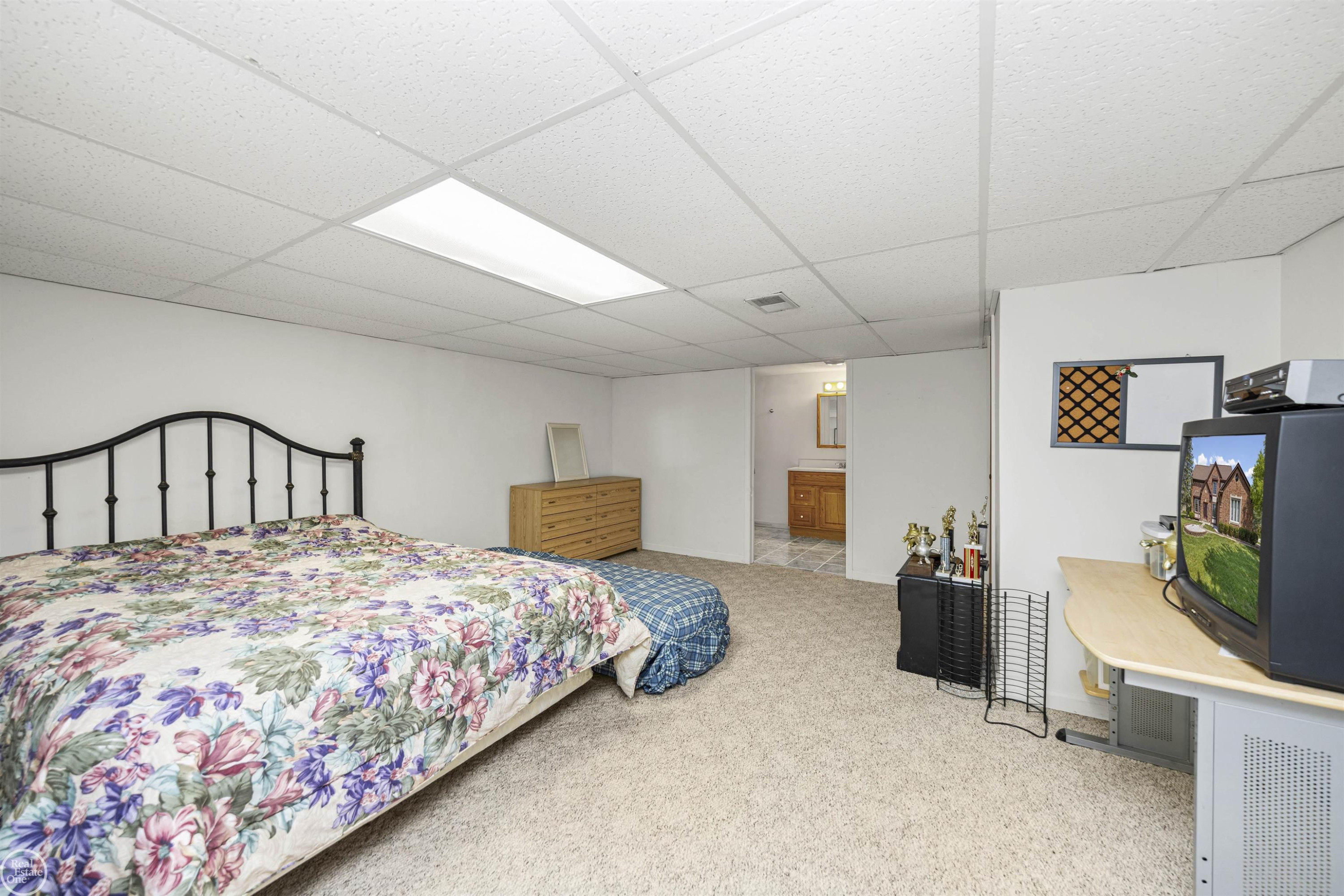 48430 Montelepre Drive, Shelby Twp, MI 48315 — Photo 40