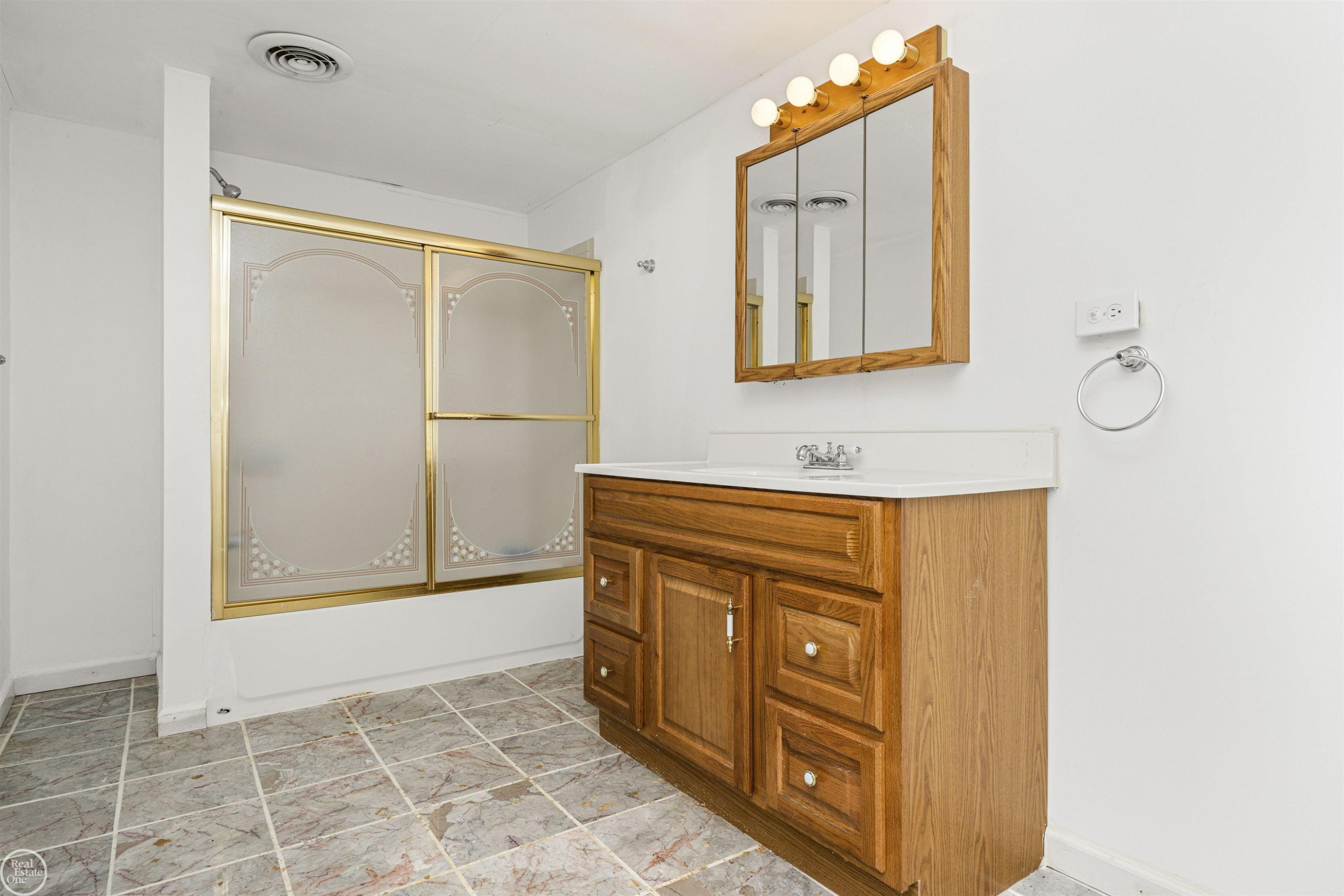 48430 Montelepre Drive, Shelby Twp, MI 48315 — Photo 41