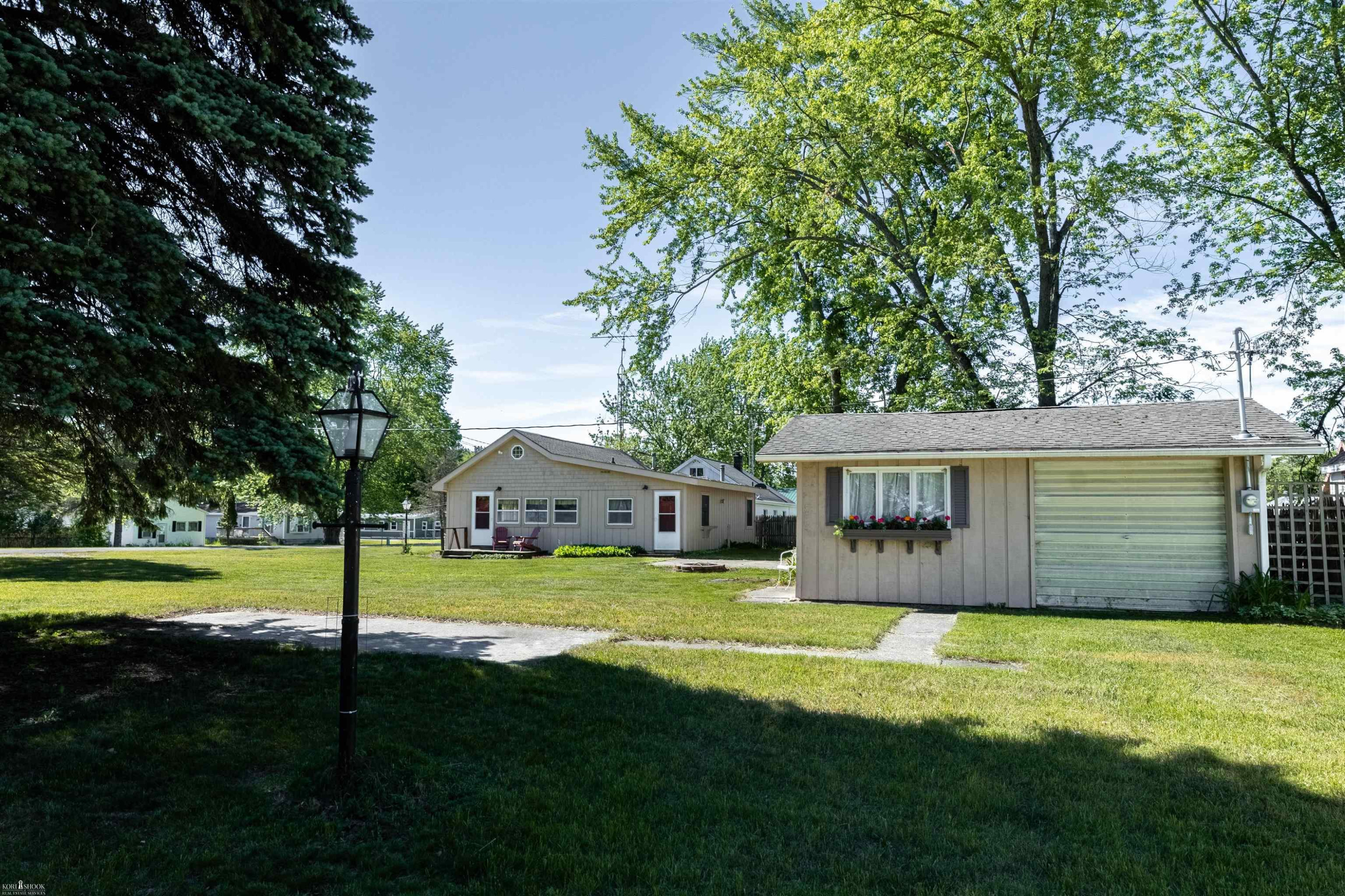 10388 Hunters Trail, Lake, MI 48632 — Photo 2