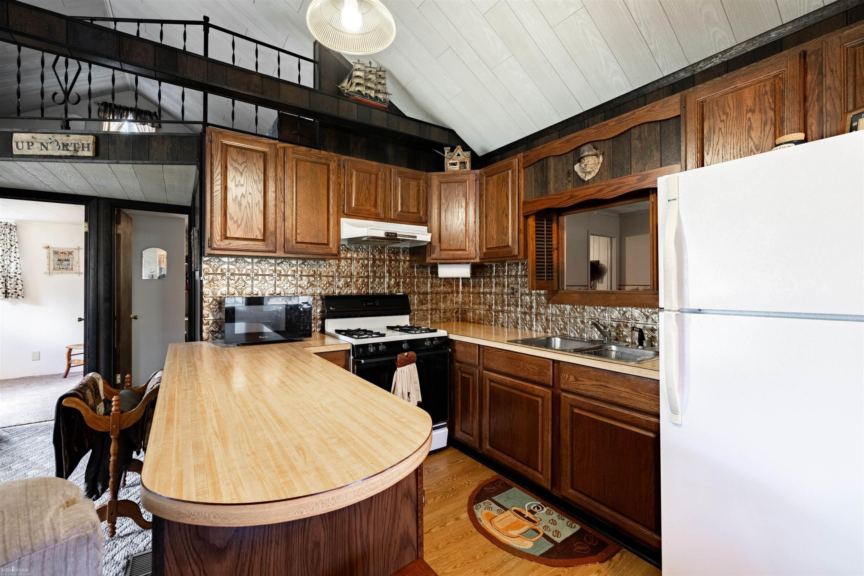 10388 Hunters Trail, Lake, MI 48632 — Photo 4