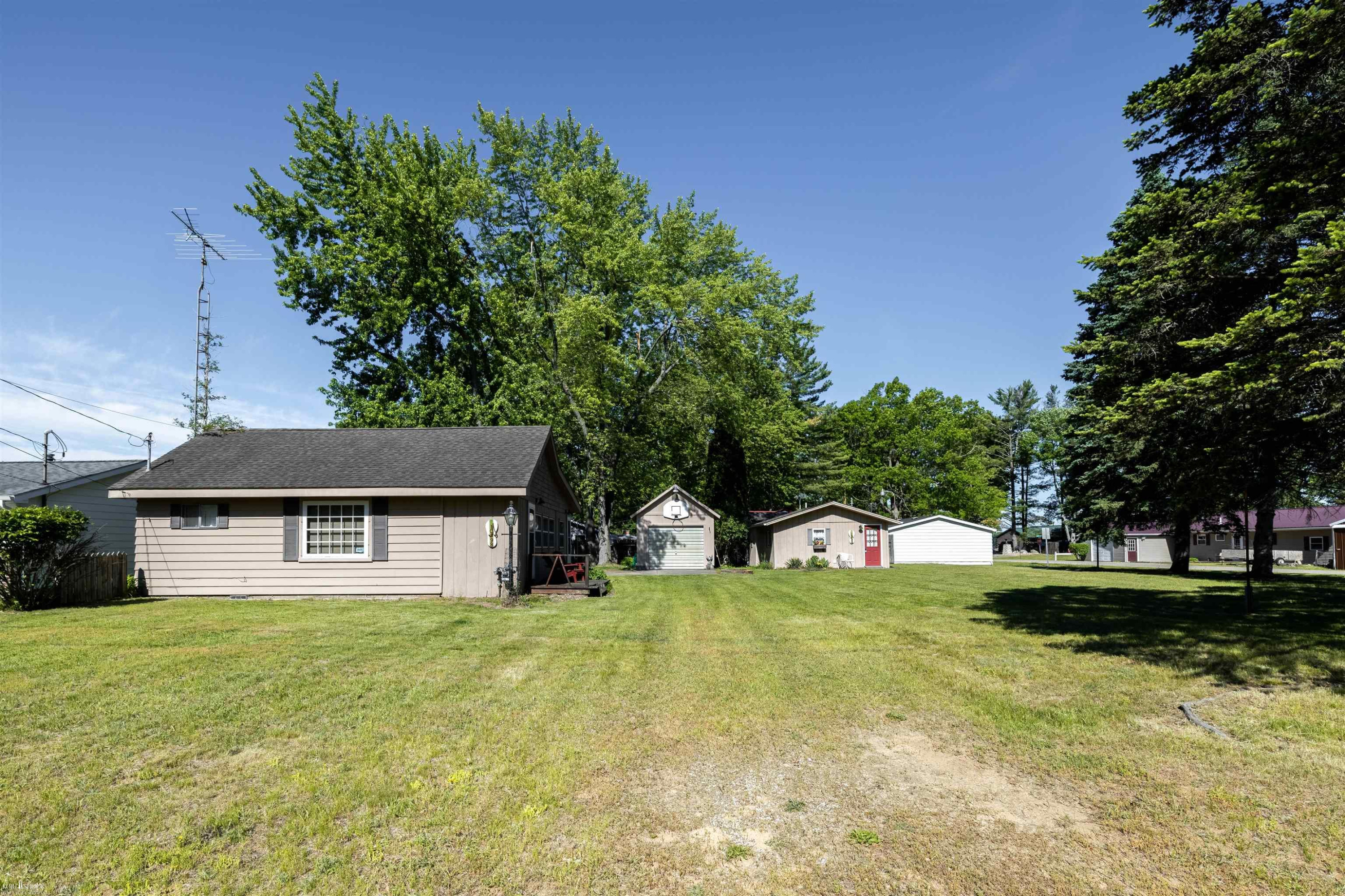 10388 Hunters Trail, Lake, MI 48632 — Photo 33
