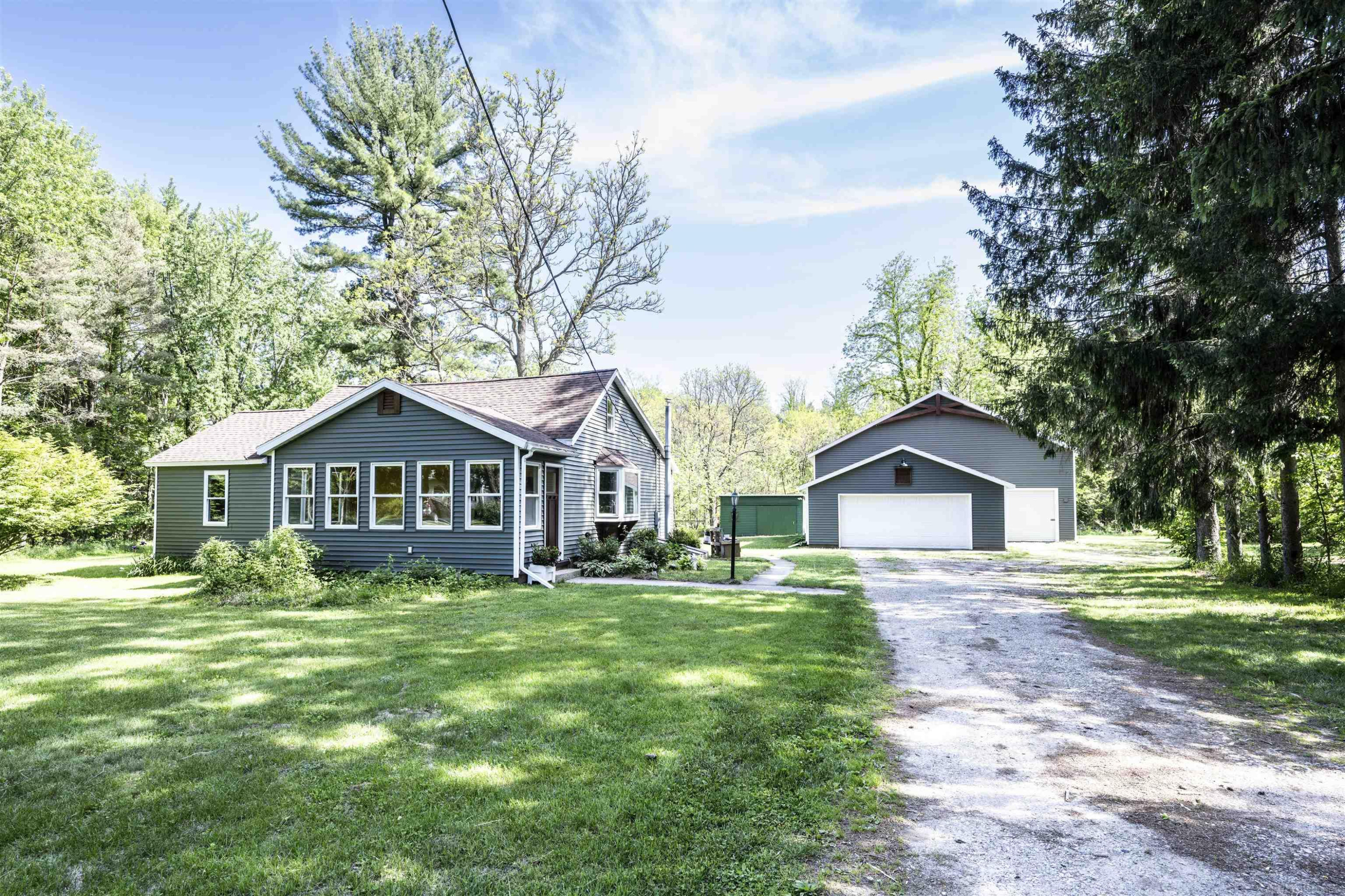1516 11 Mile NE Road, Comstock Park, MI 49321