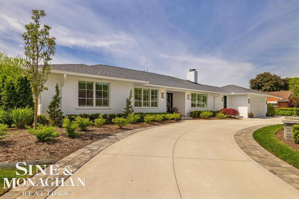 27 Shorecrest Circle, Grosse Pointe Shores, MI 48236 — front exterior