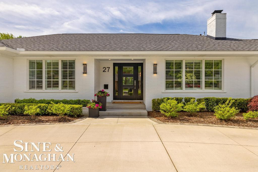 27 Shorecrest Circle, Grosse Pointe Shores, MI 48236 — Photo 2