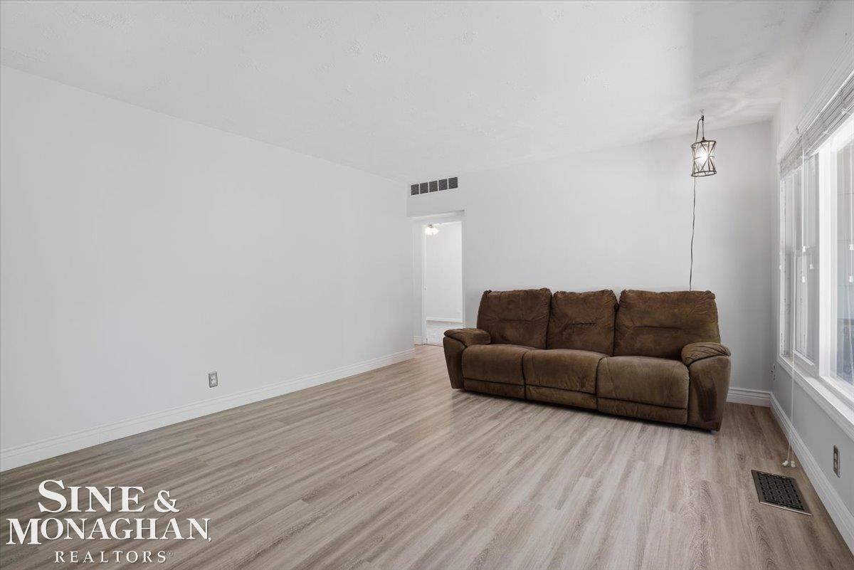 1413 Minnesota Avenue, Marysville, MI 48040 — Photo 4