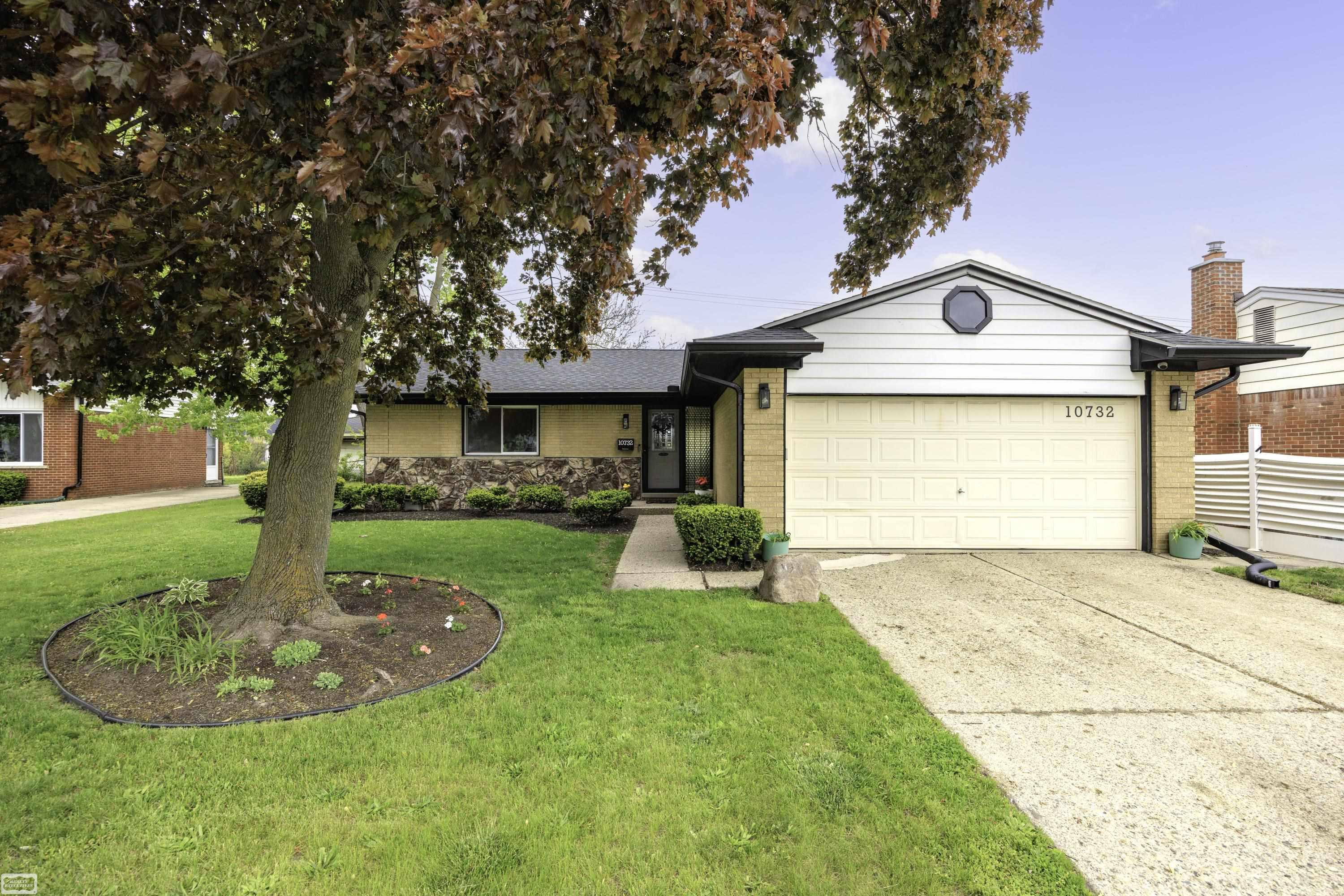 10732 N Oak Drive, Ferndale, MI 48220 — front exterior