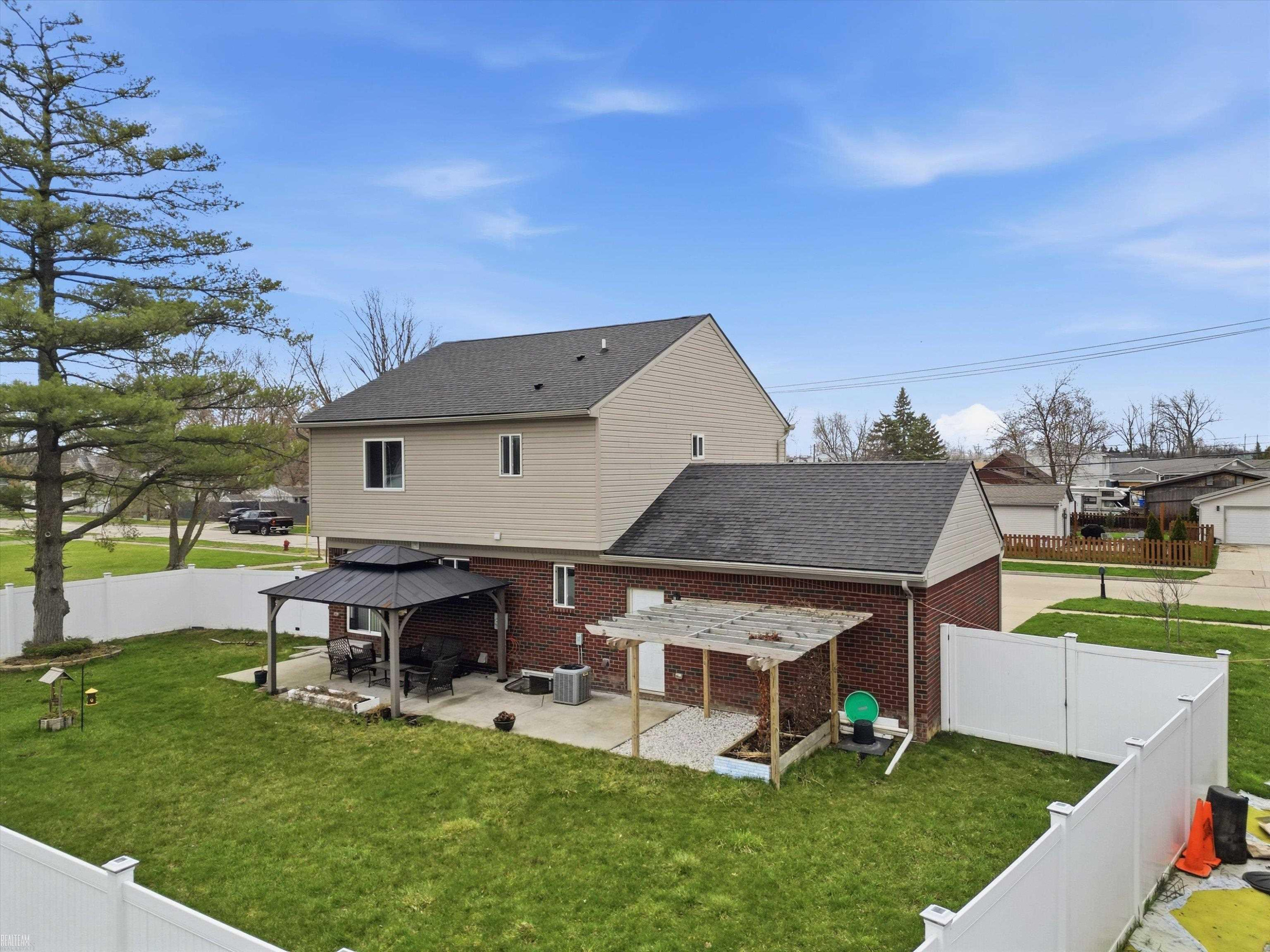 506 W Woodside Avenue, Madison Heights, MI 48071 — Photo 10