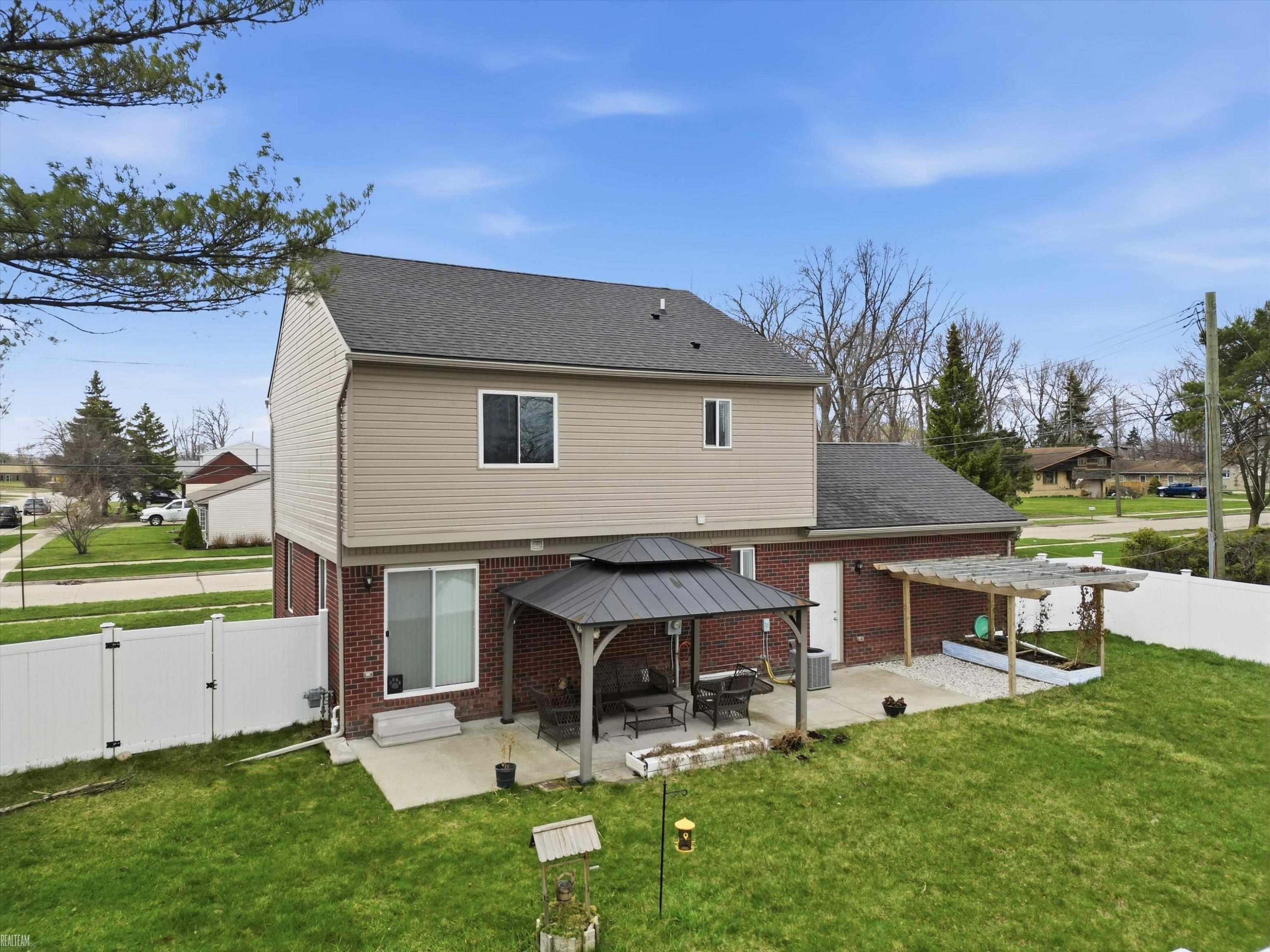 506 W Woodside Avenue, Madison Heights, MI 48071 — Photo 11