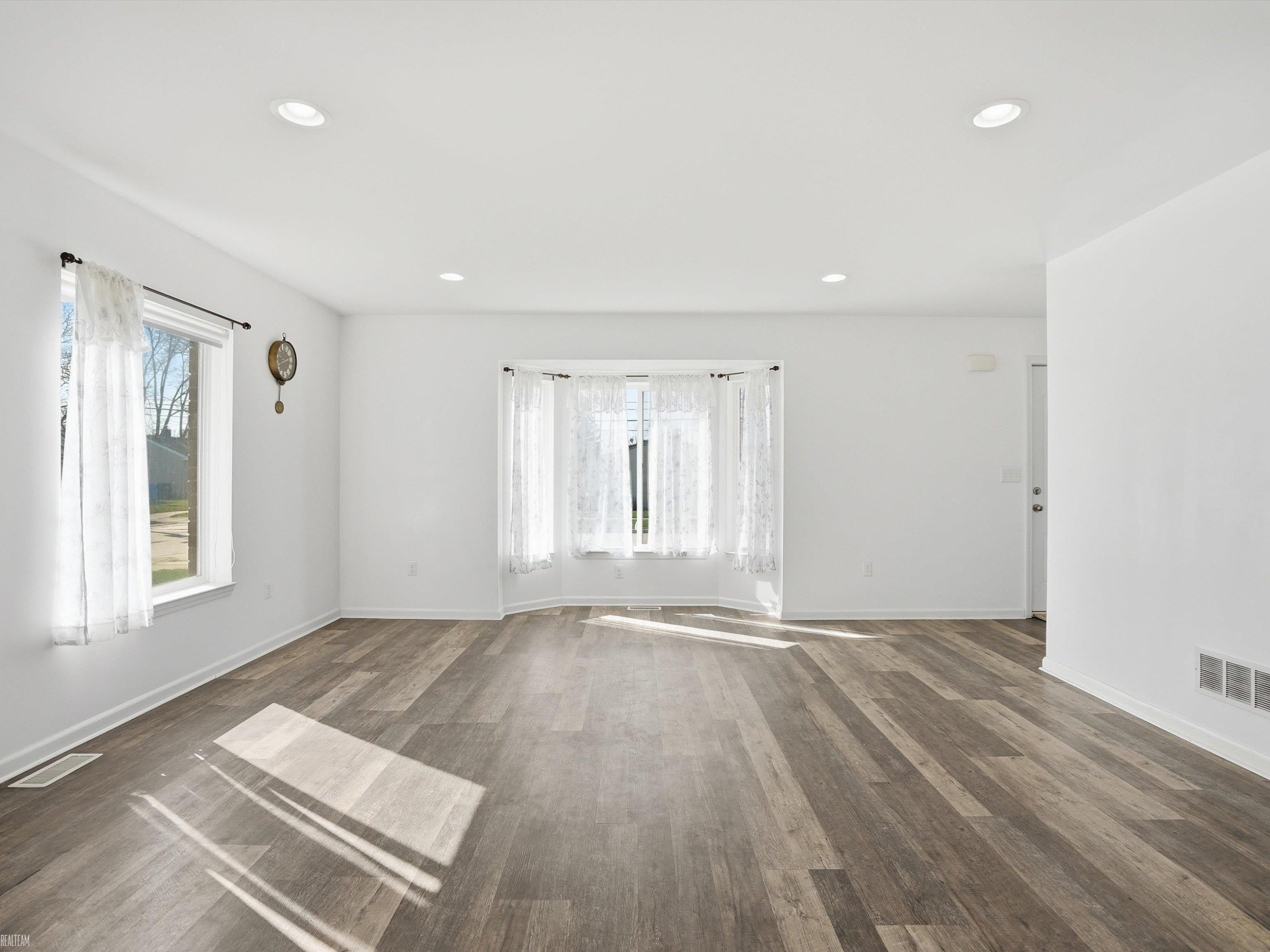 506 W Woodside Avenue, Madison Heights, MI 48071 — Photo 15