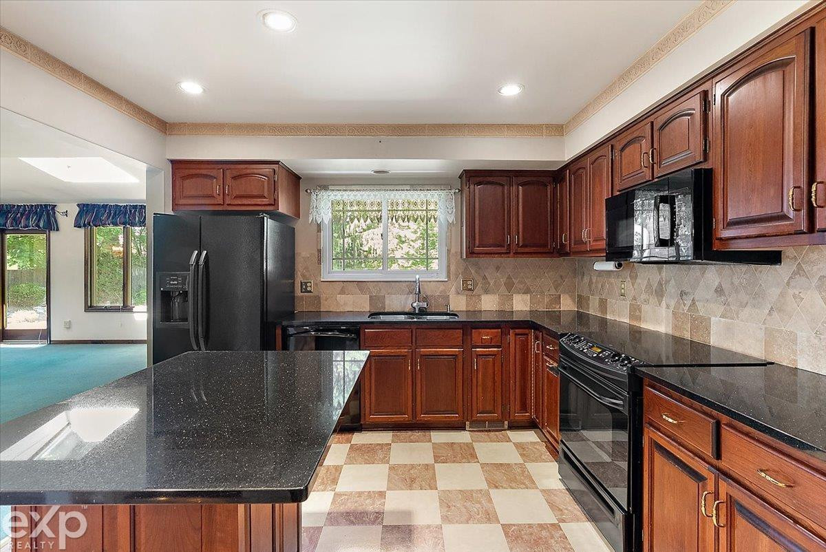 100 Moran Road, Grosse Pointe Farms, MI 48236 — Photo 35