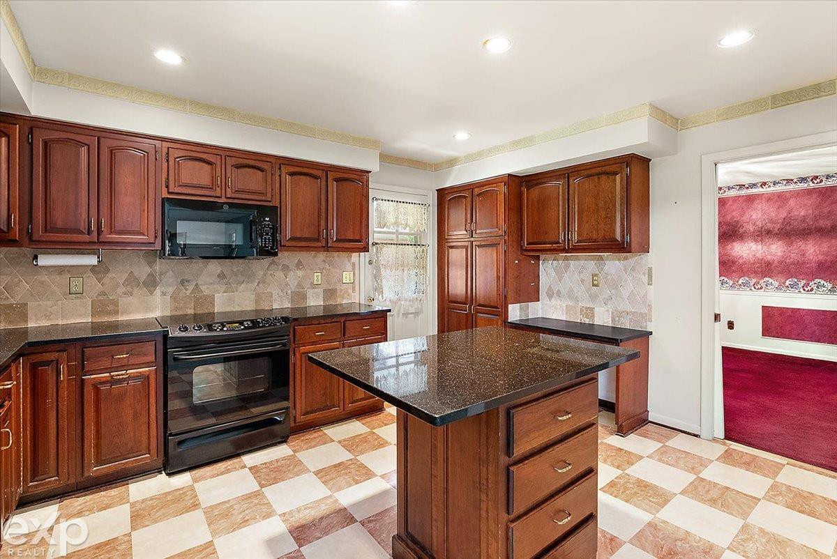 100 Moran Road, Grosse Pointe Farms, MI 48236 — Photo 38