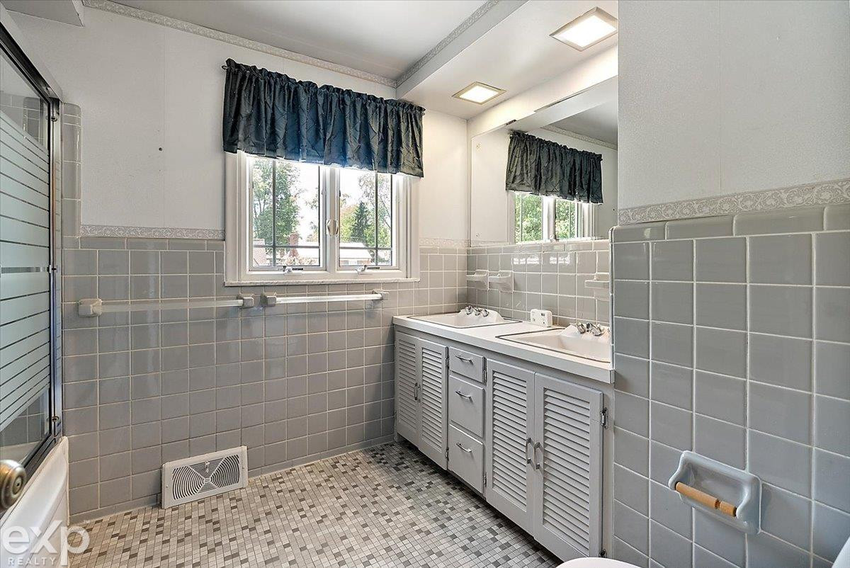 100 Moran Road, Grosse Pointe Farms, MI 48236 — Photo 54