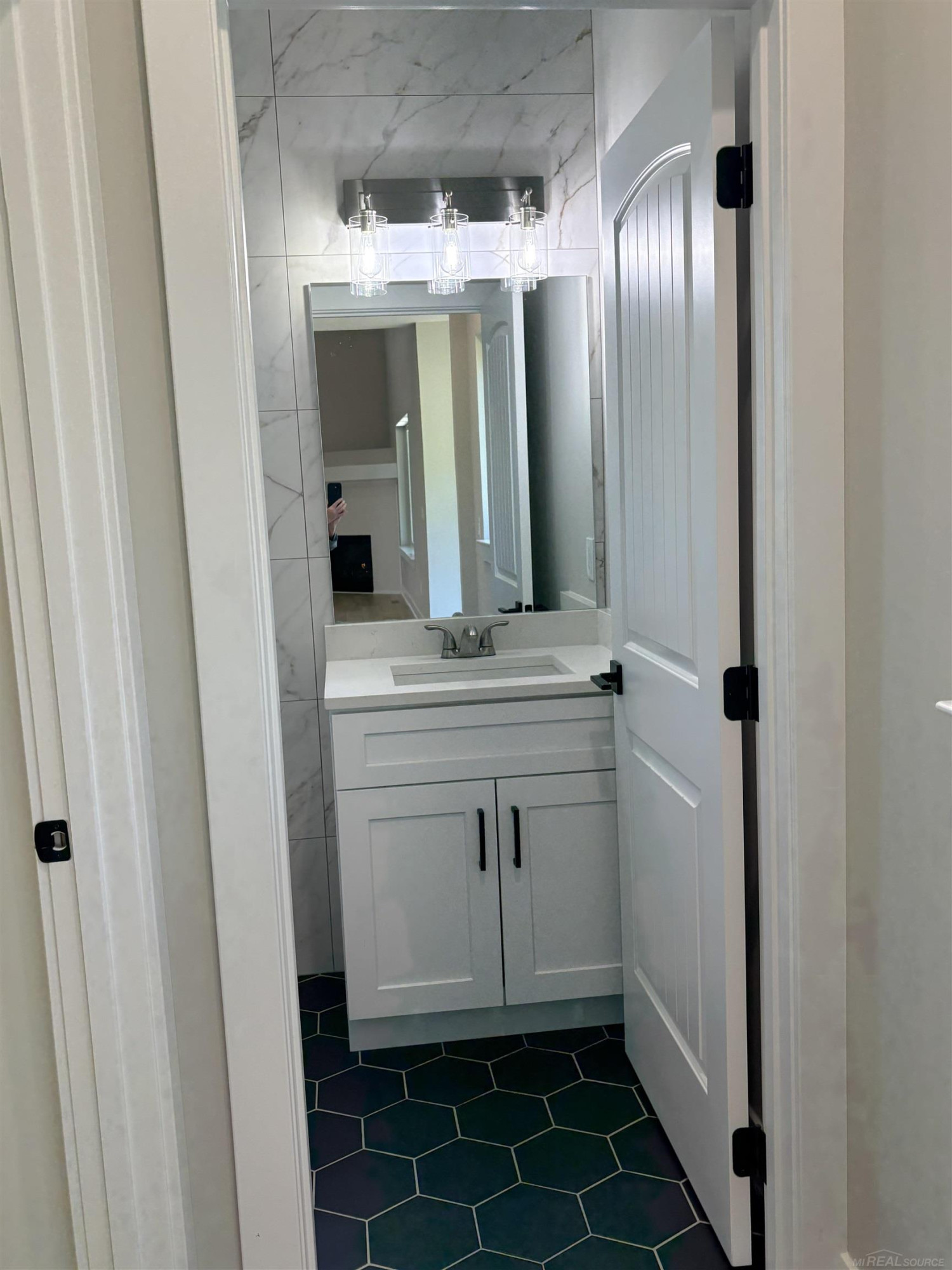 10505 Excalibur Drive, Shelby Twp, MI 48315 — Photo 17