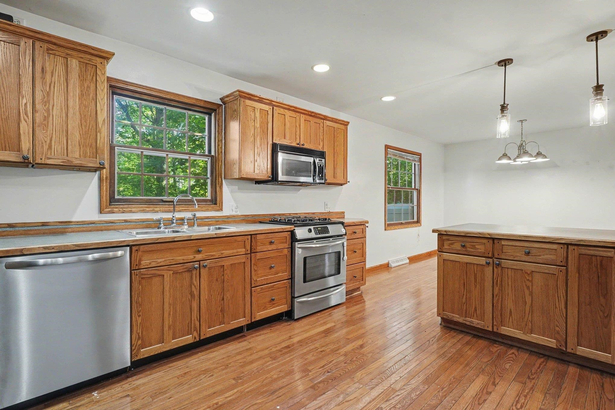 3035 Crestwood Court, Bay City, MI 48706 — Photo 8