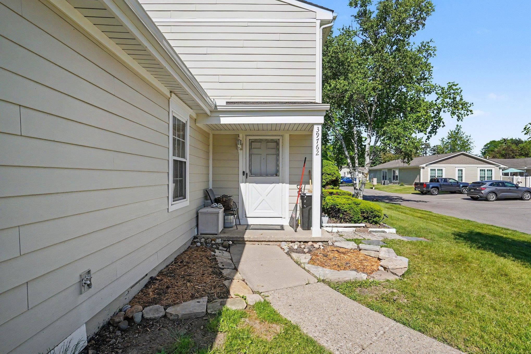 39762 Village Wood Circle, Novi, MI 48375 — Photo 12