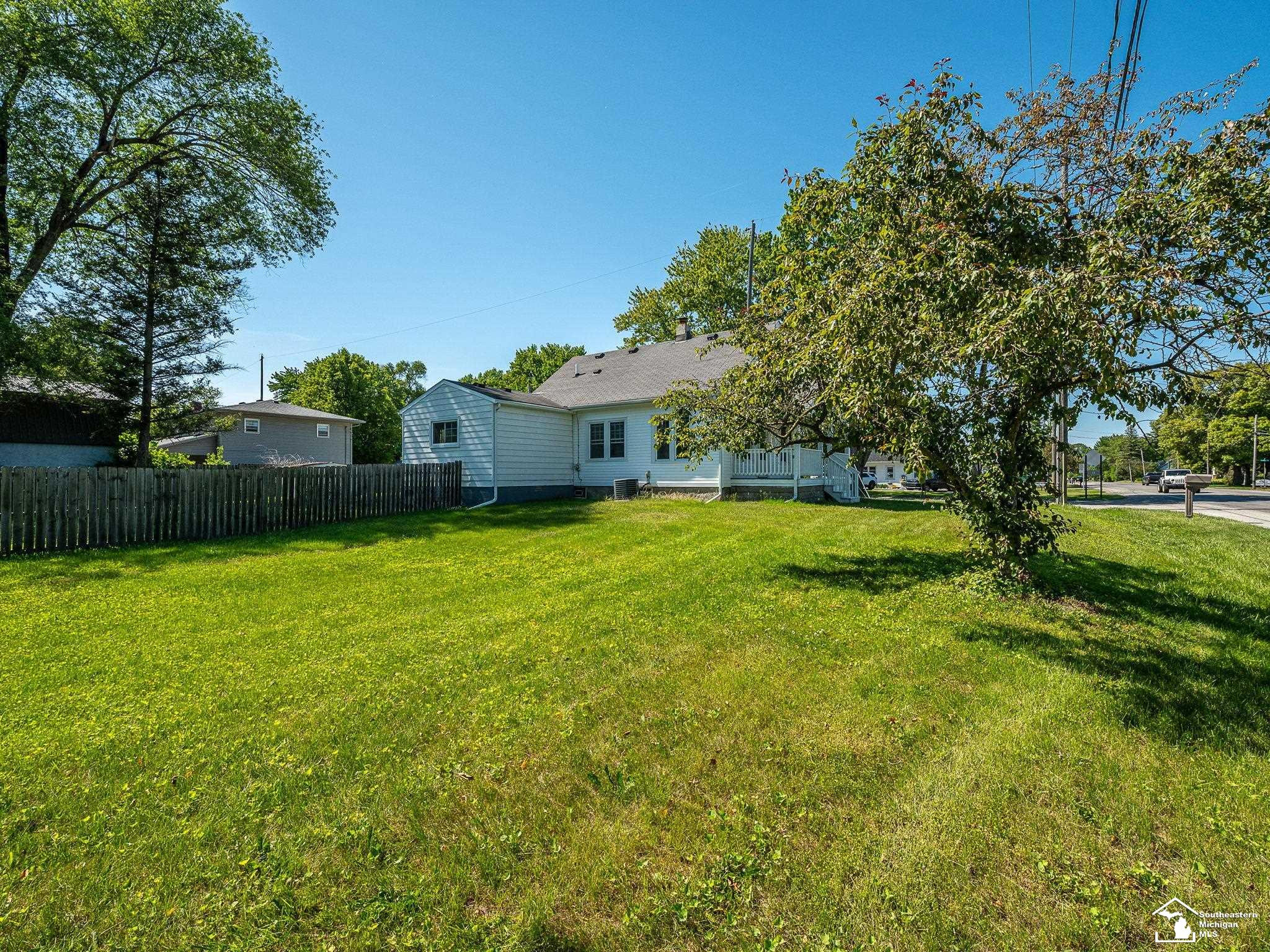 8237 Lewis Avenue, Temperance, MI 48182 — Photo 28