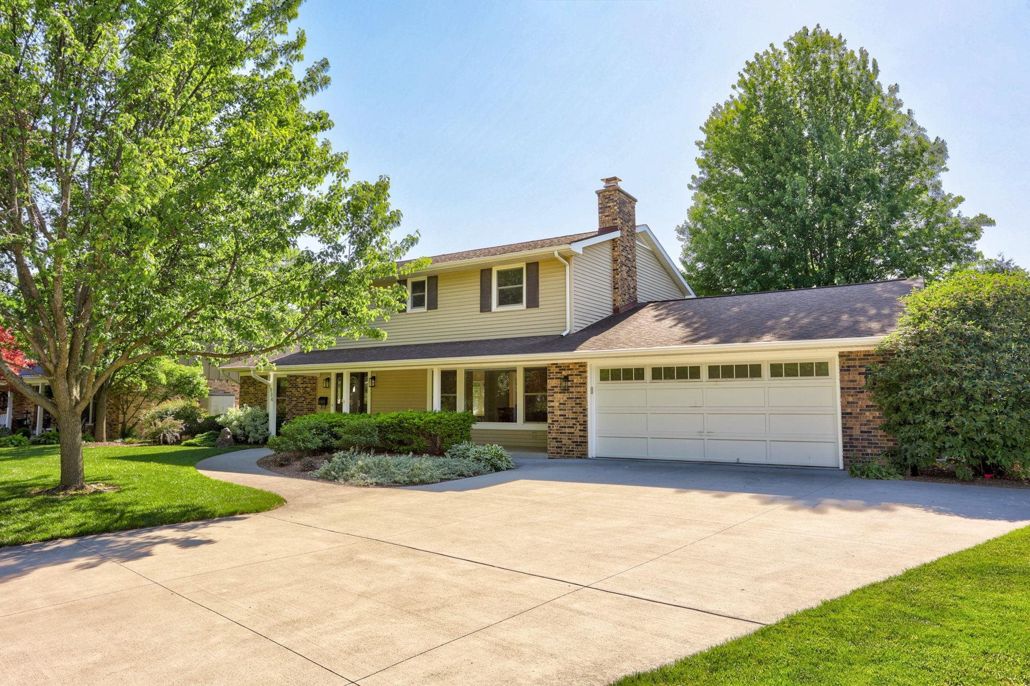 934 Eastgate Court, Frankenmuth, MI 48734 — front exterior