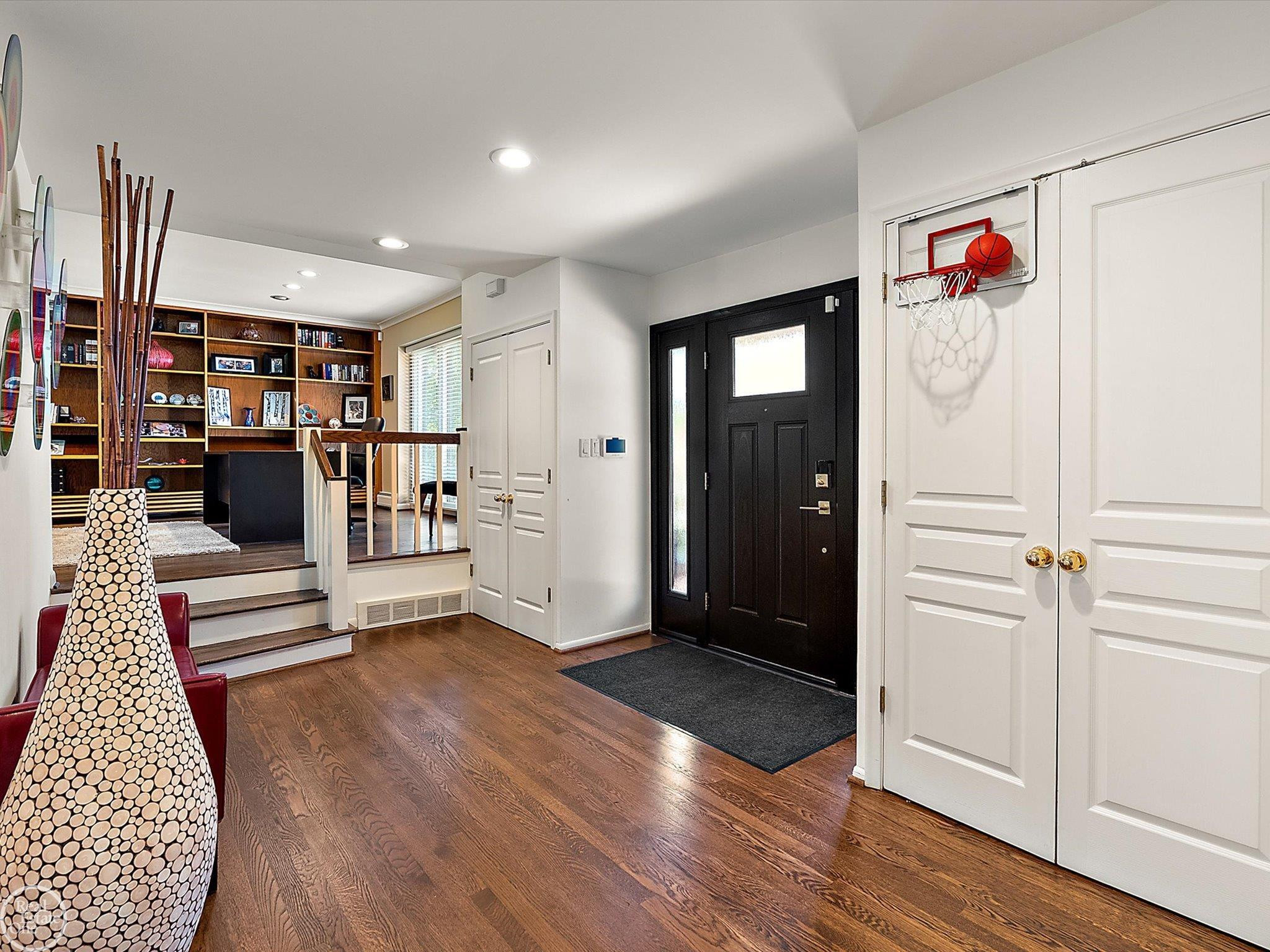 4547 Valleyview Drive, West Bloomfield, MI 48323 — Photo 5