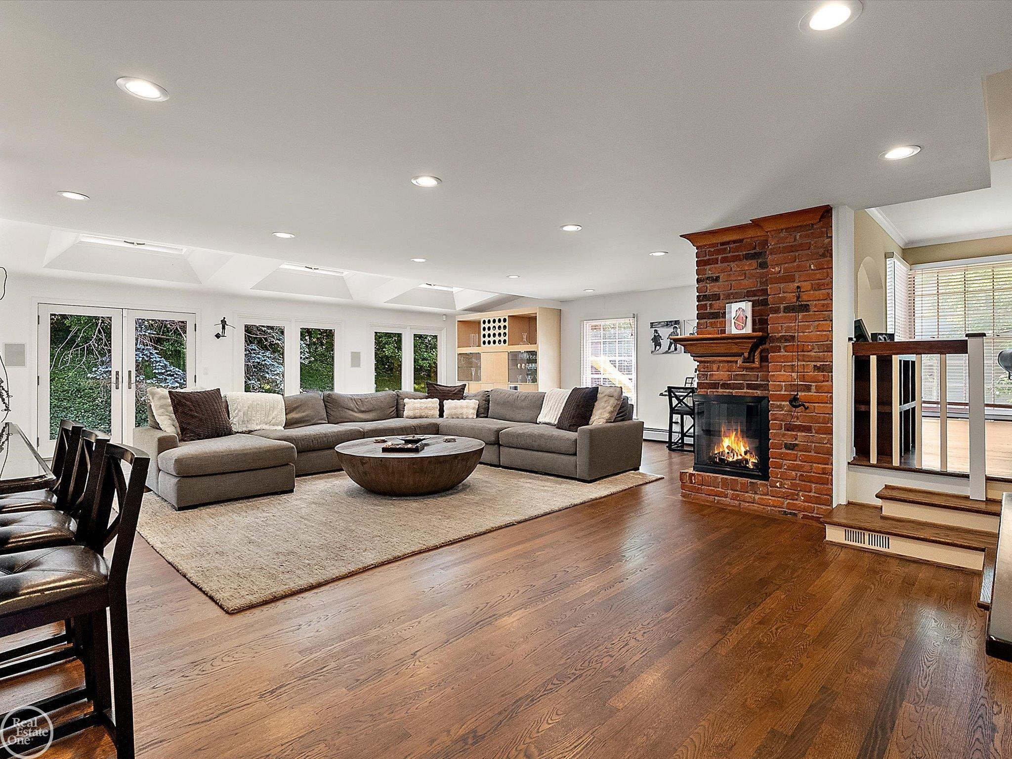 4547 Valleyview Drive, West Bloomfield, MI 48323 — Photo 9