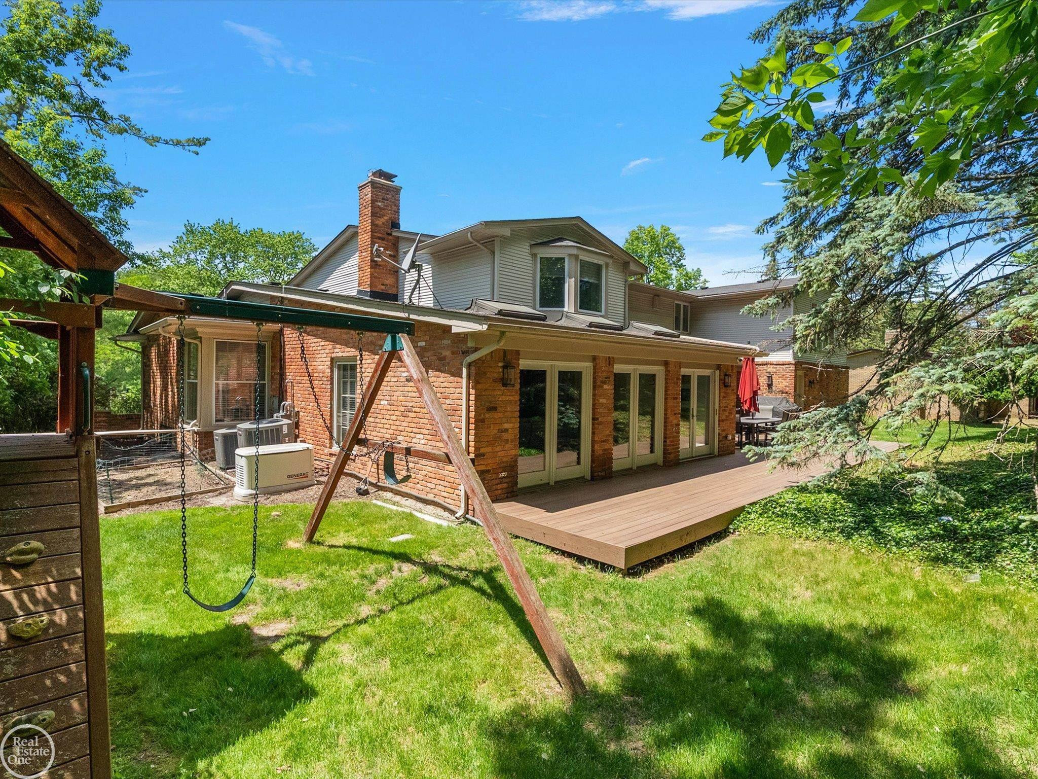 4547 Valleyview Drive, West Bloomfield, MI 48323 — Photo 48