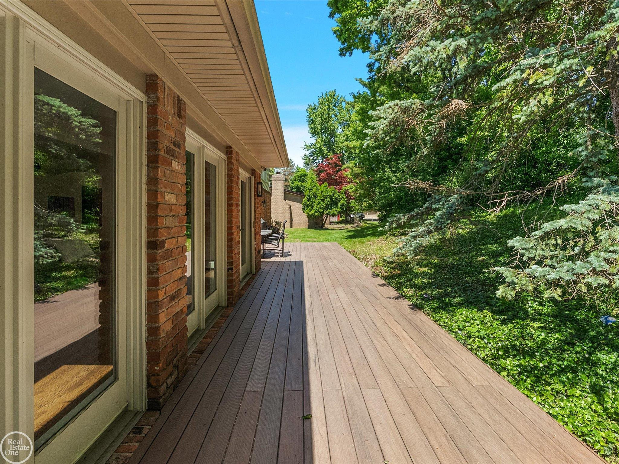 4547 Valleyview Drive, West Bloomfield, MI 48323 — Photo 49