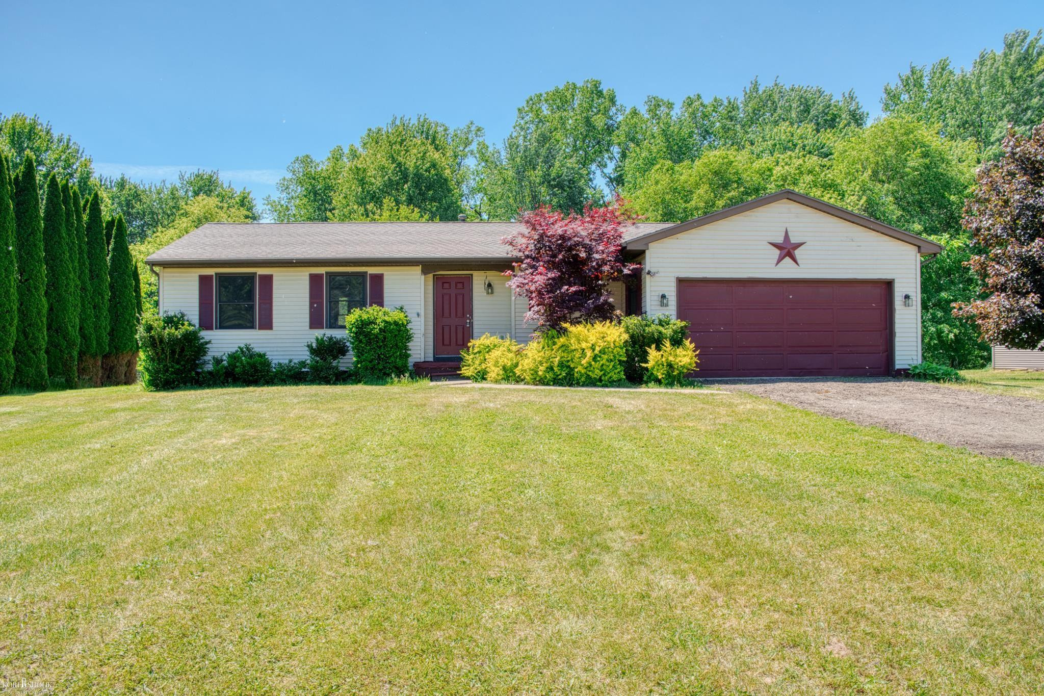 3083 Meadow Brook Drive, Owosso, MI 48867