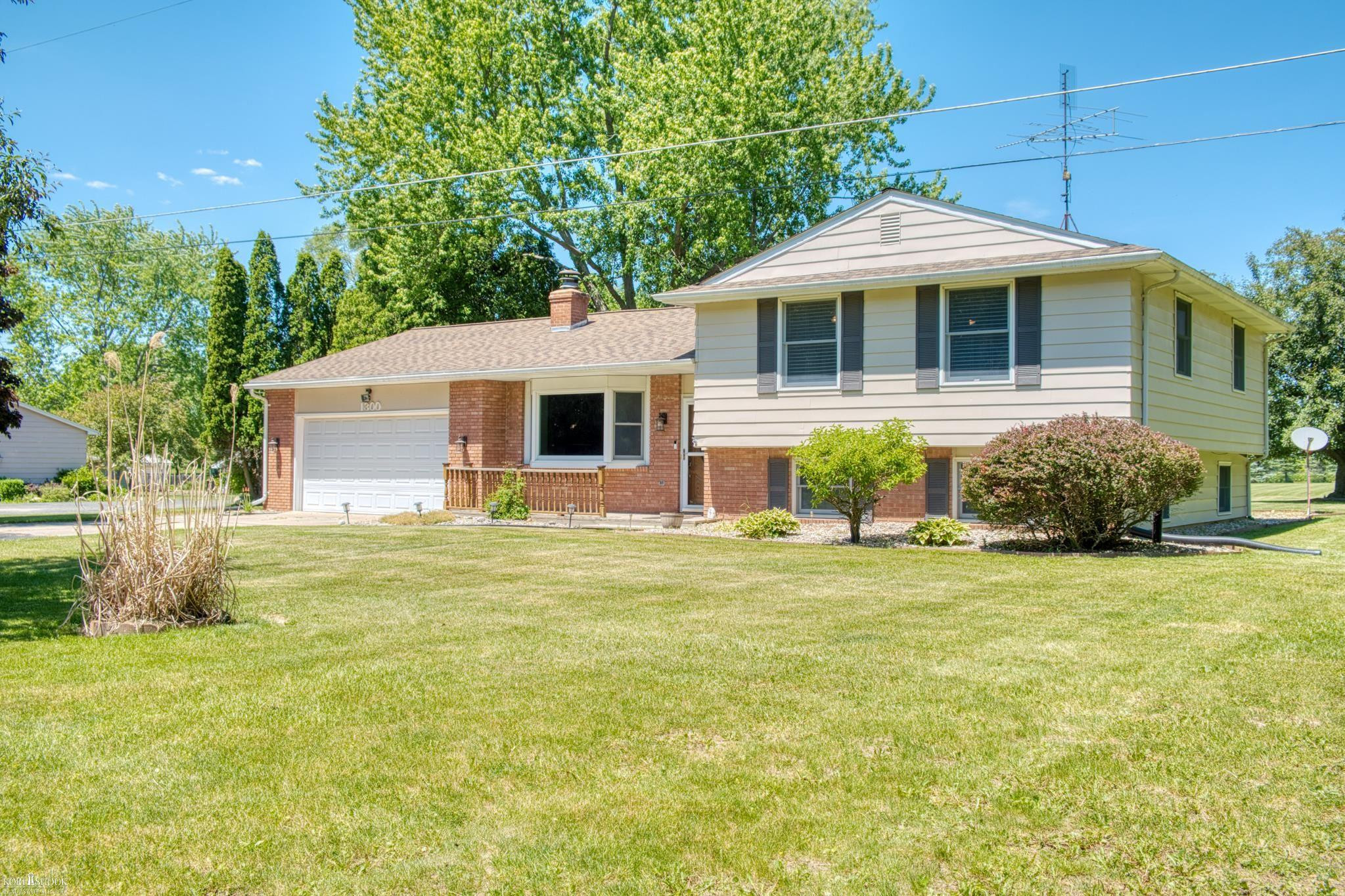 1300 W Hibbard Road, Owosso, MI 48867