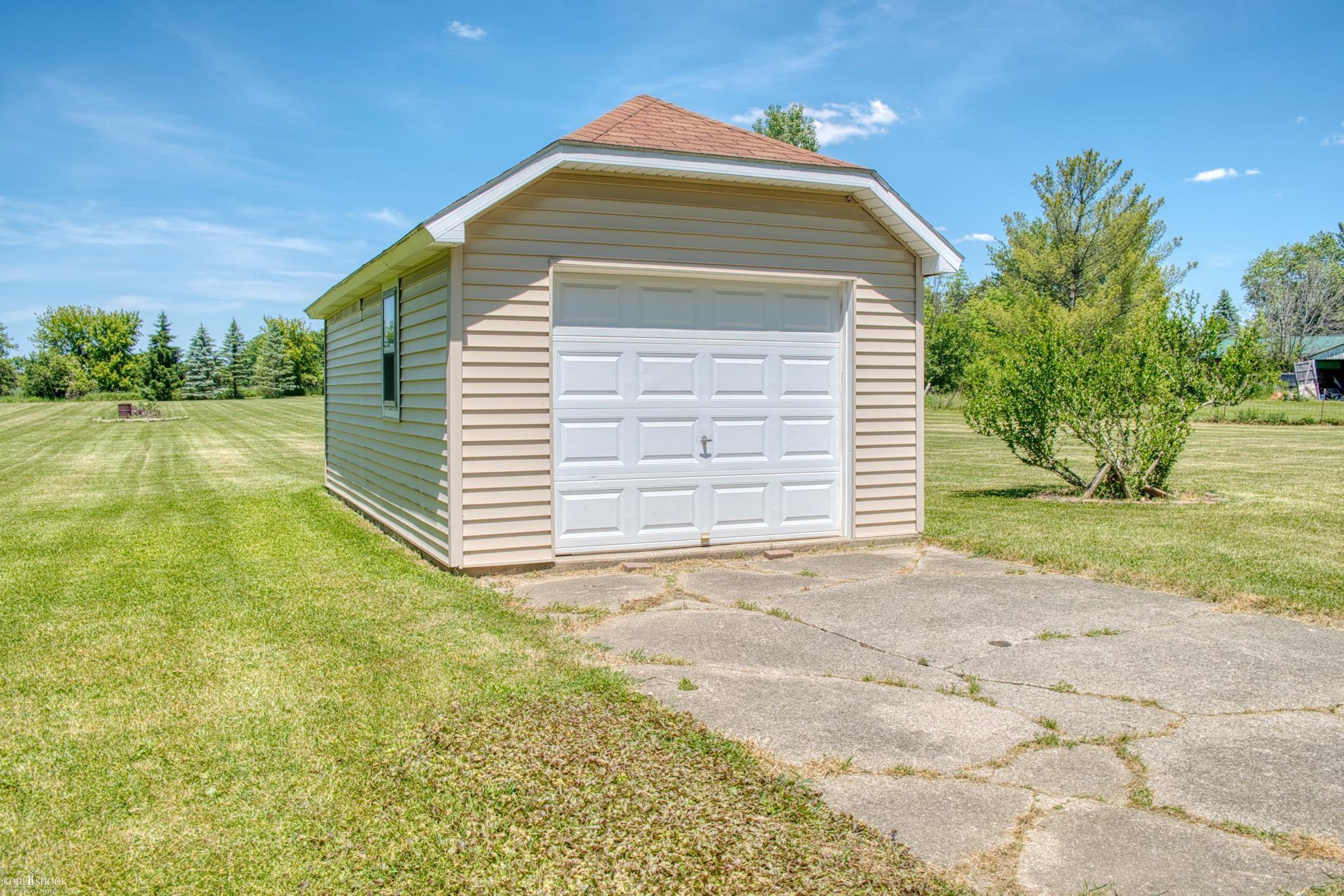 1300 W Hibbard Road, Owosso, MI 48867 — Photo 27