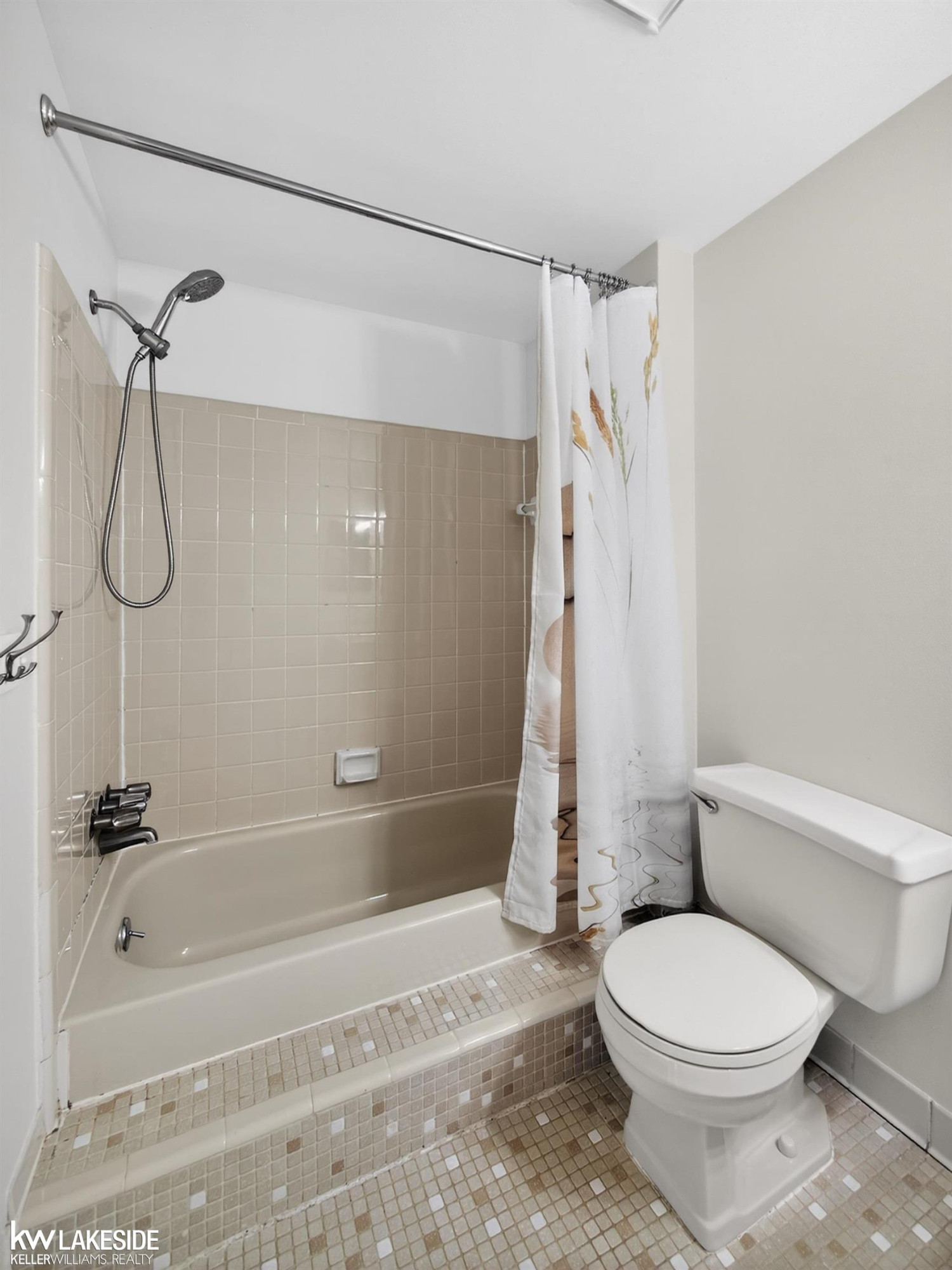 38951 E Golfview Drive, Clinton Twp, MI 48038 — Photo 14
