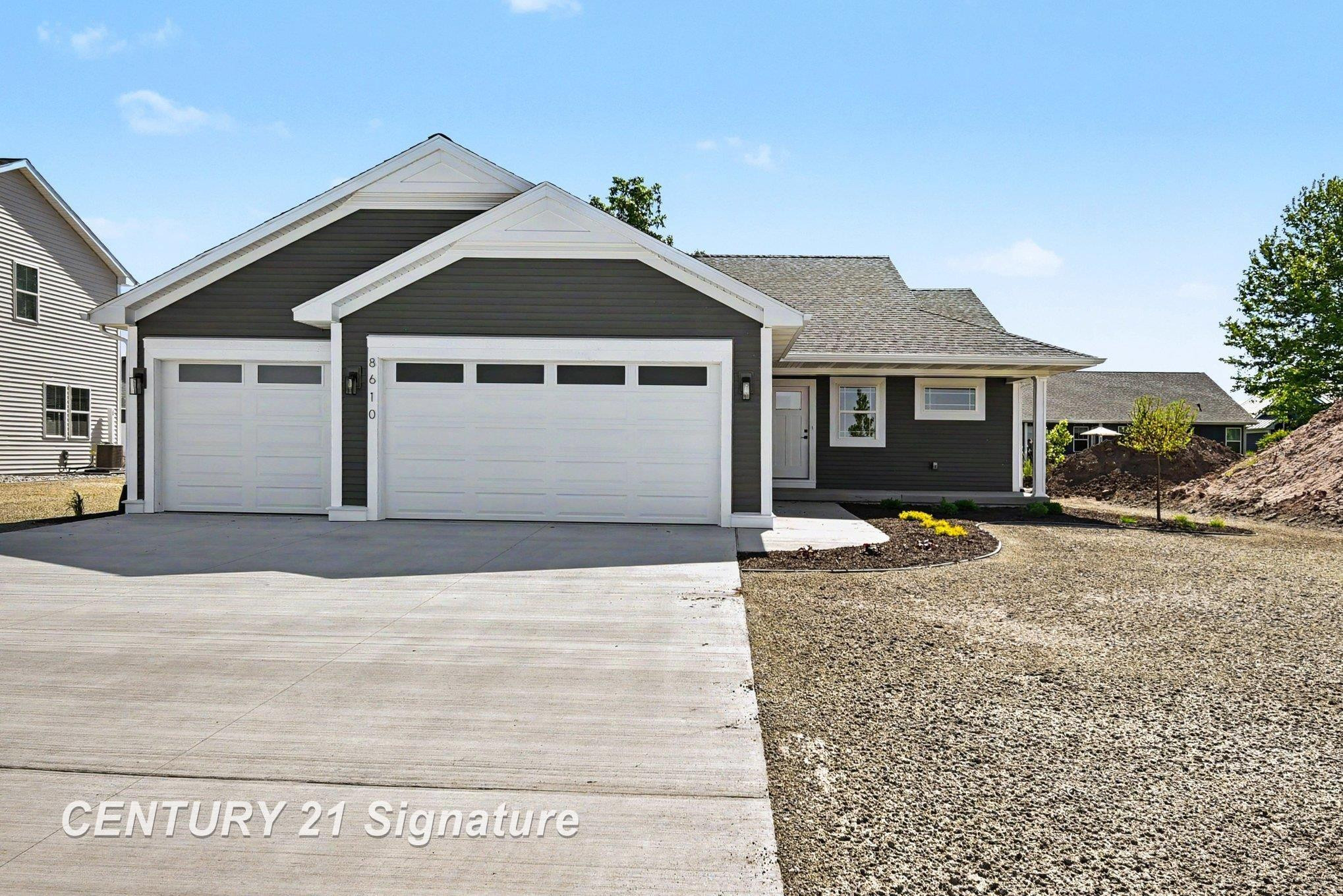 8610 Foxtail Trail, Freeland, MI 48623