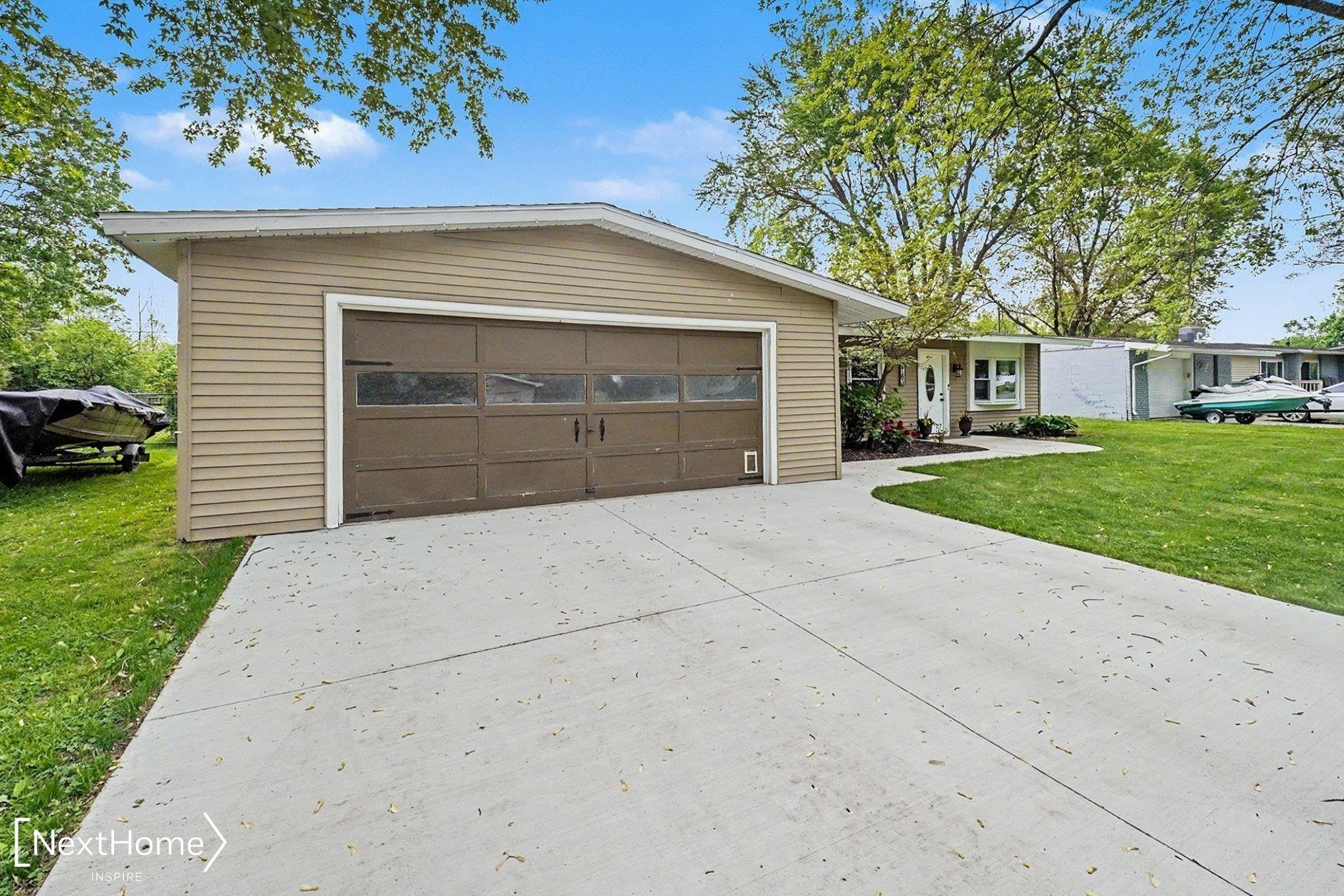 6183 Springdale Boulevard, Grand Blanc, MI 48439 — Photo 3