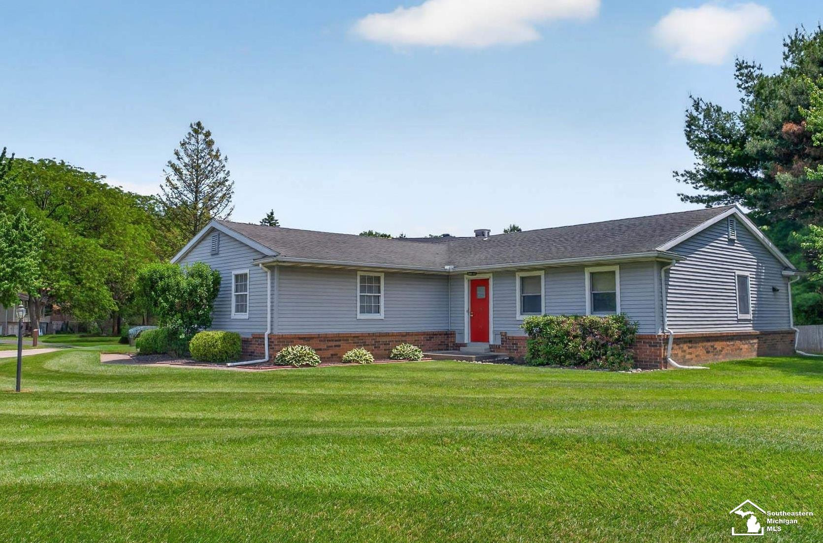 7576 Chapelview Court, Temperance, MI 48182 — front exterior