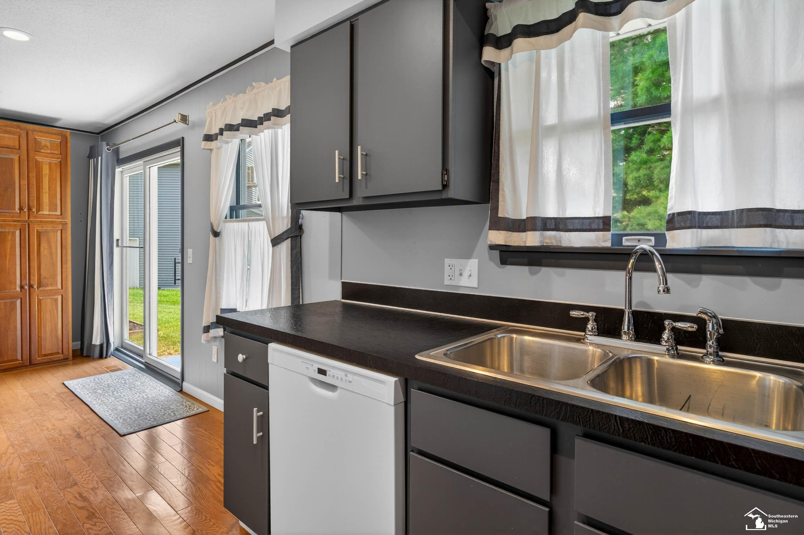 7576 Chapelview Court, Temperance, MI 48182 — Photo 9