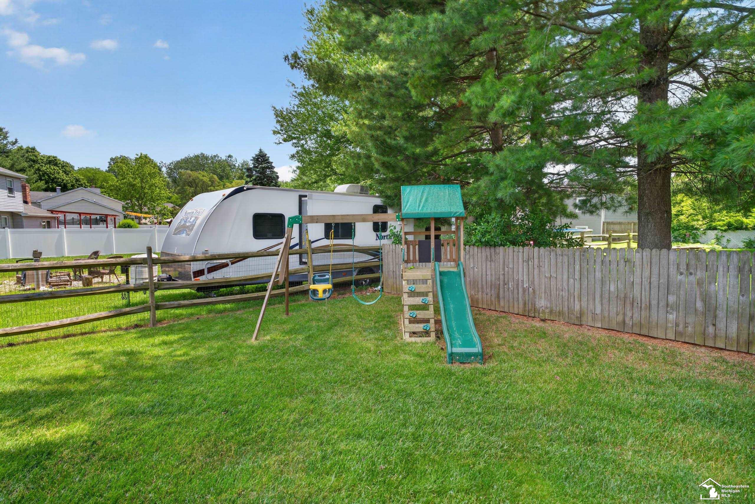 7576 Chapelview Court, Temperance, MI 48182 — Photo 45
