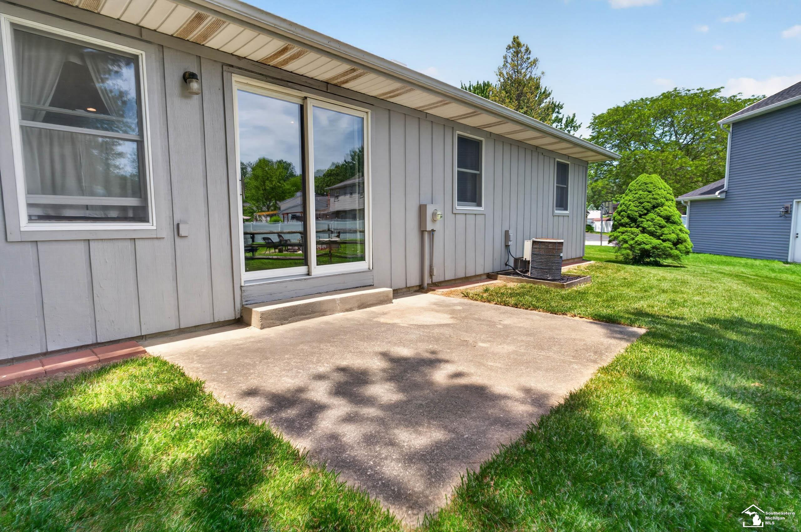 7576 Chapelview Court, Temperance, MI 48182 — Photo 46