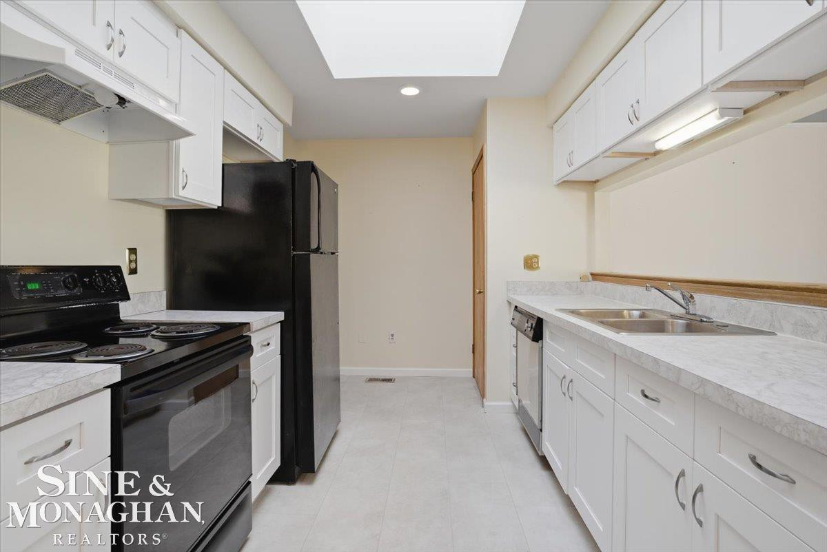 14908 Dover Court, Shelby Twp, MI 48315 — Photo 11