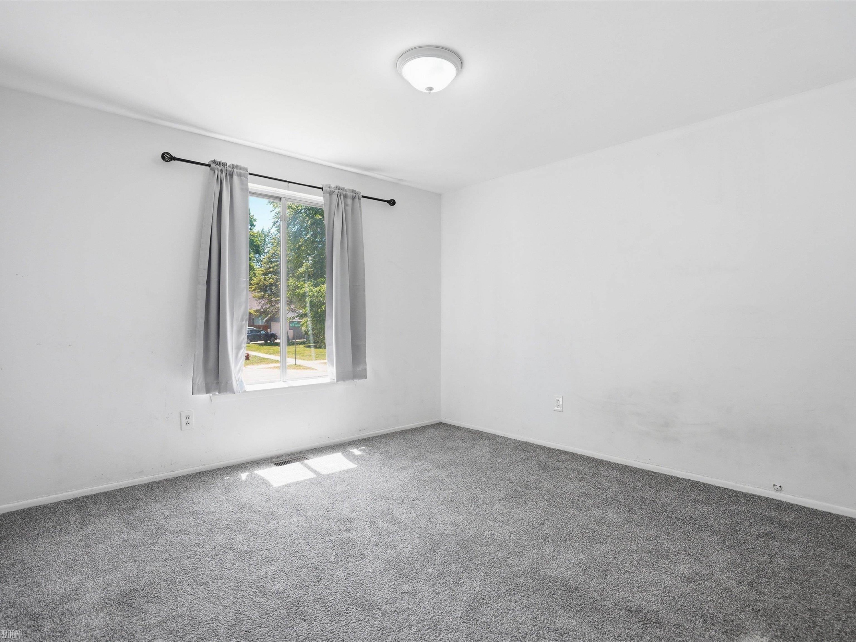 41305 N Central Drive, Sterling Heights, MI 48313 — Photo 17