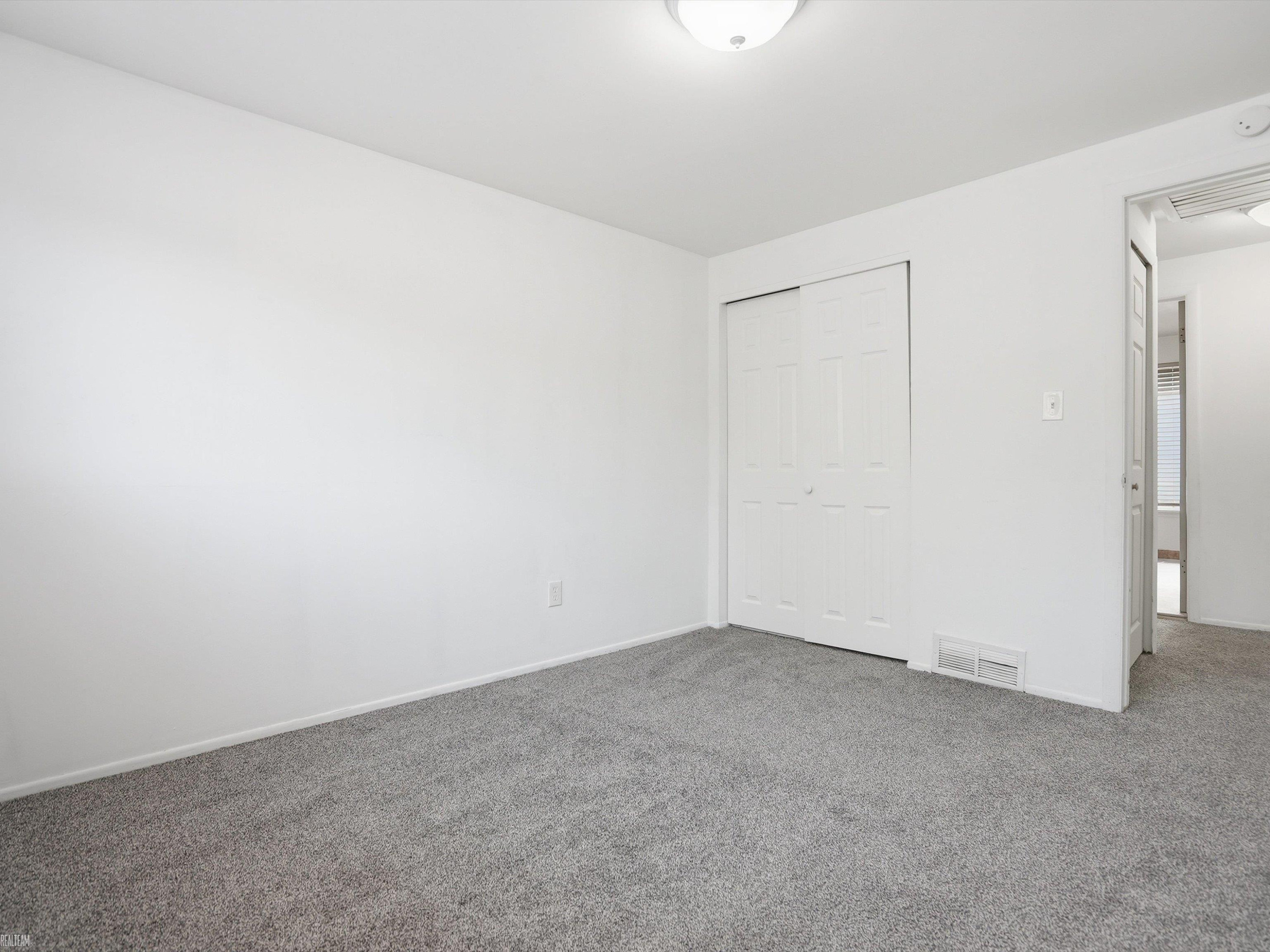 41305 N Central Drive, Sterling Heights, MI 48313 — Photo 22