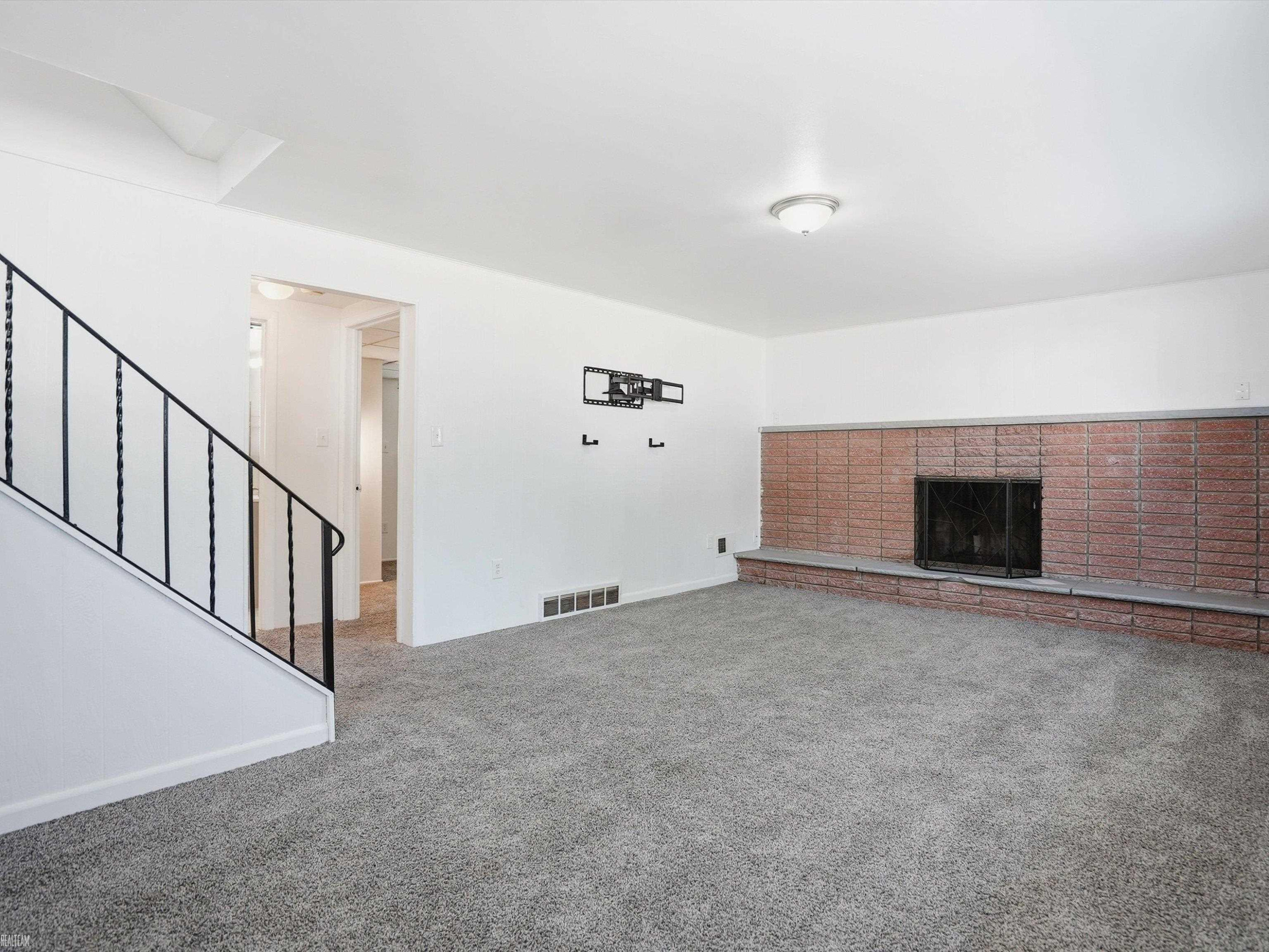 41305 N Central Drive, Sterling Heights, MI 48313 — Photo 23