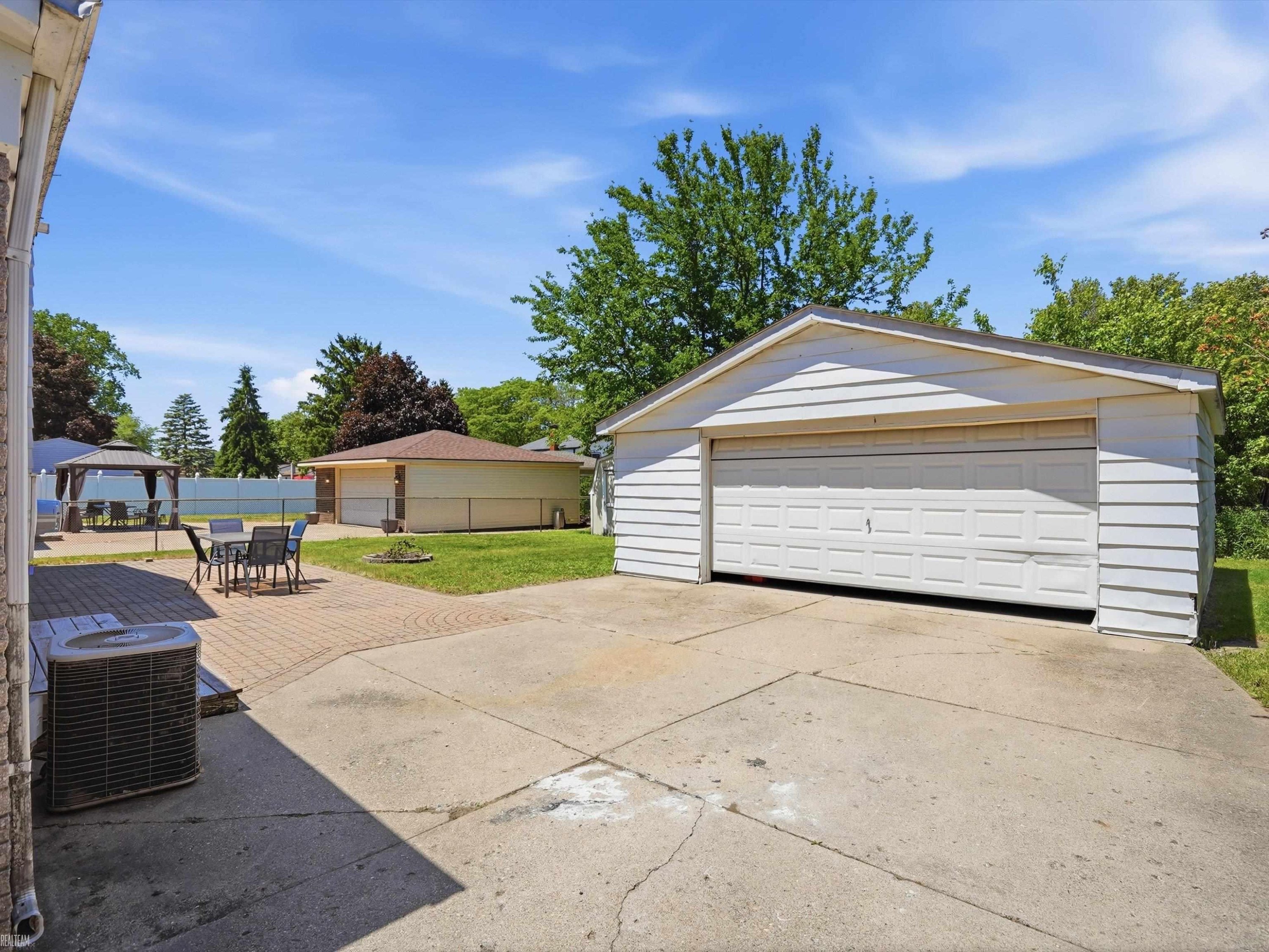 41305 N Central Drive, Sterling Heights, MI 48313 — Photo 30
