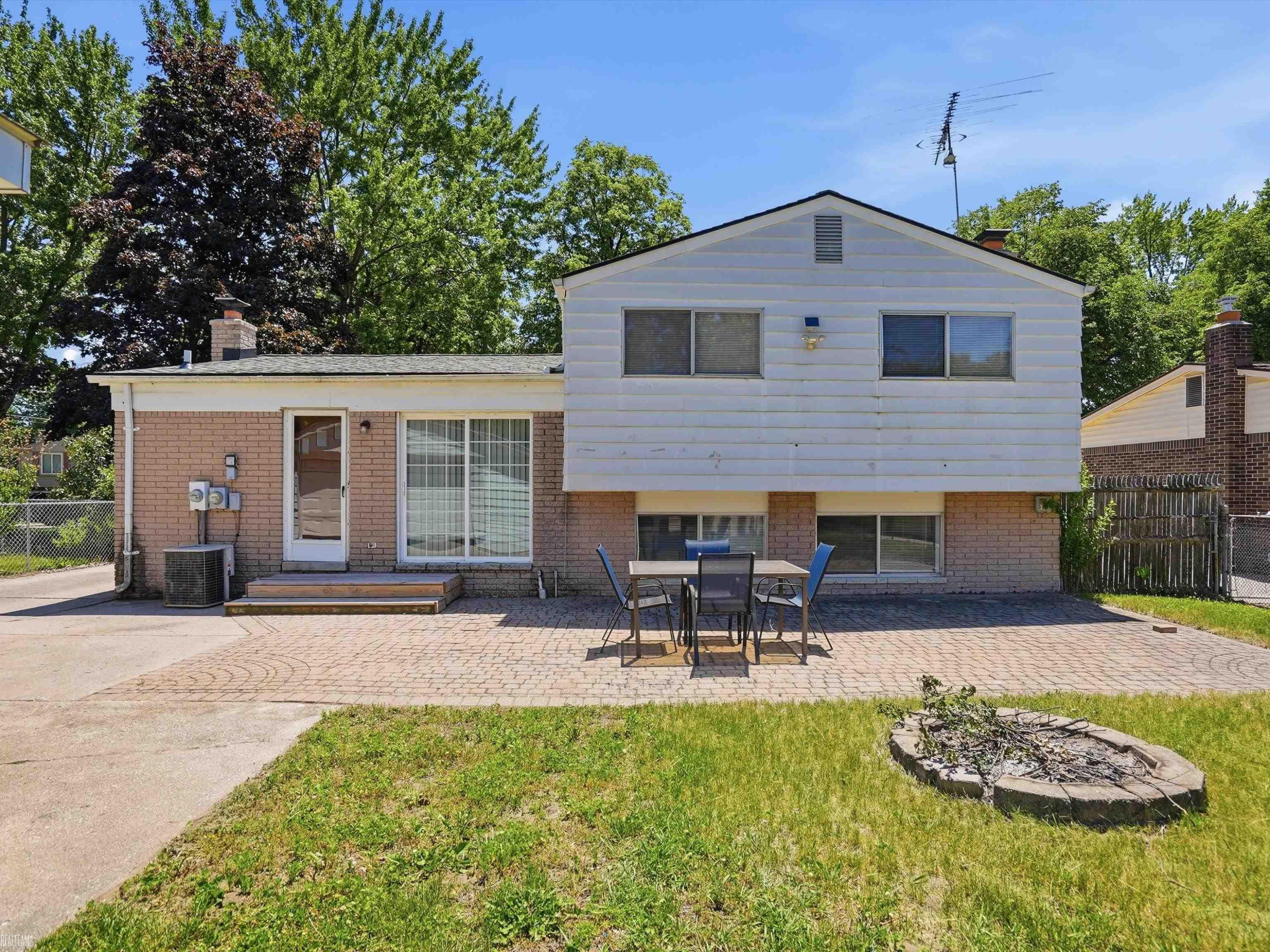 41305 N Central Drive, Sterling Heights, MI 48313 — Photo 31