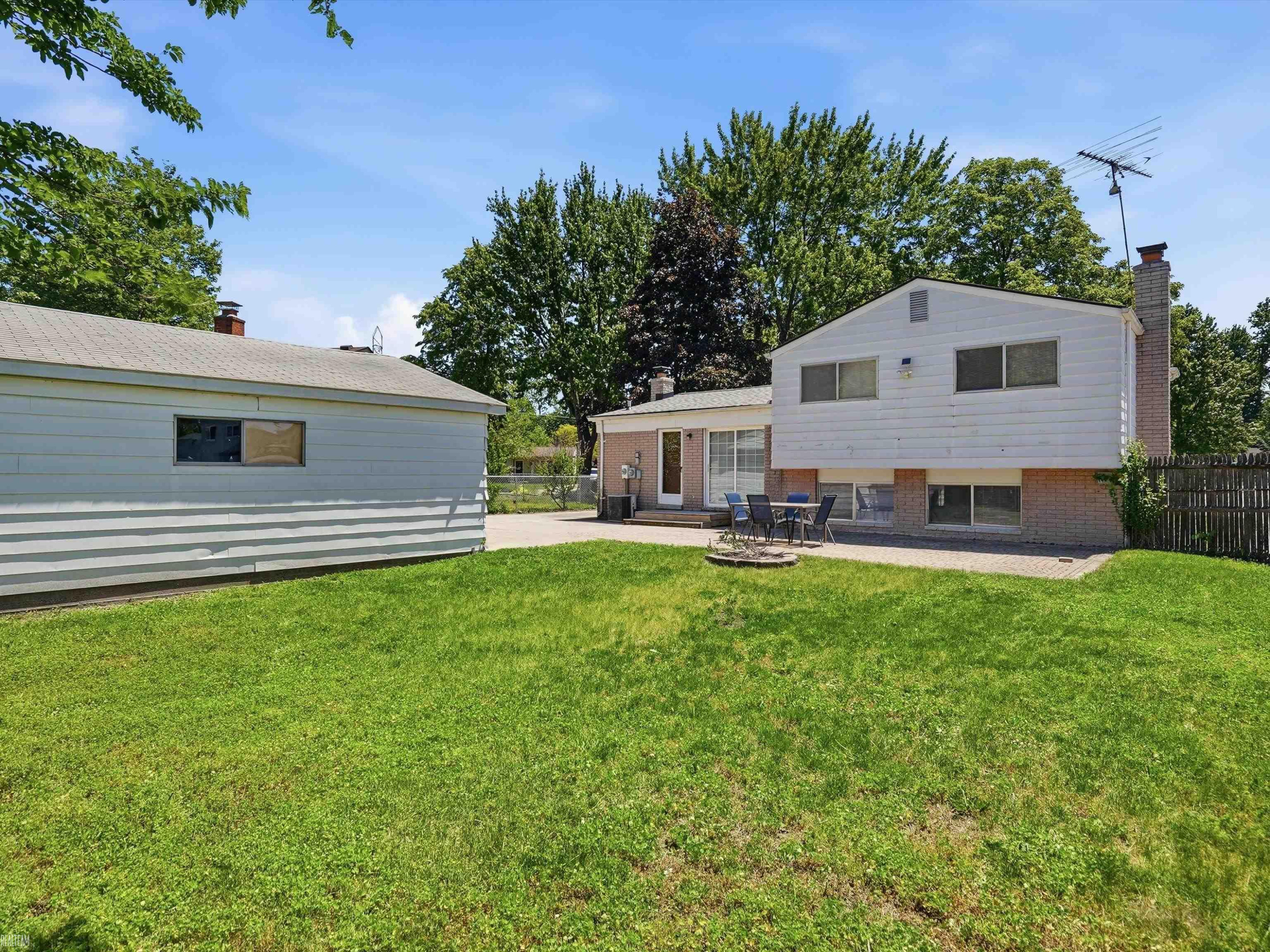 41305 N Central Drive, Sterling Heights, MI 48313 — Photo 34