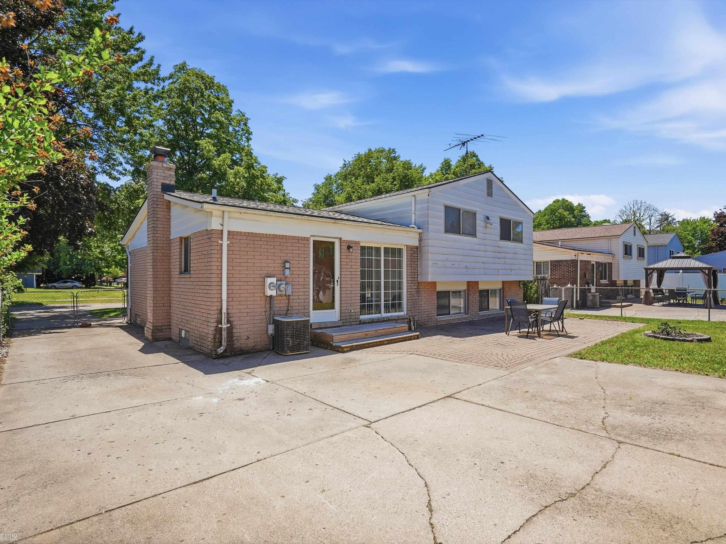 41305 N Central Drive, Sterling Heights, MI 48313 — Photo 35