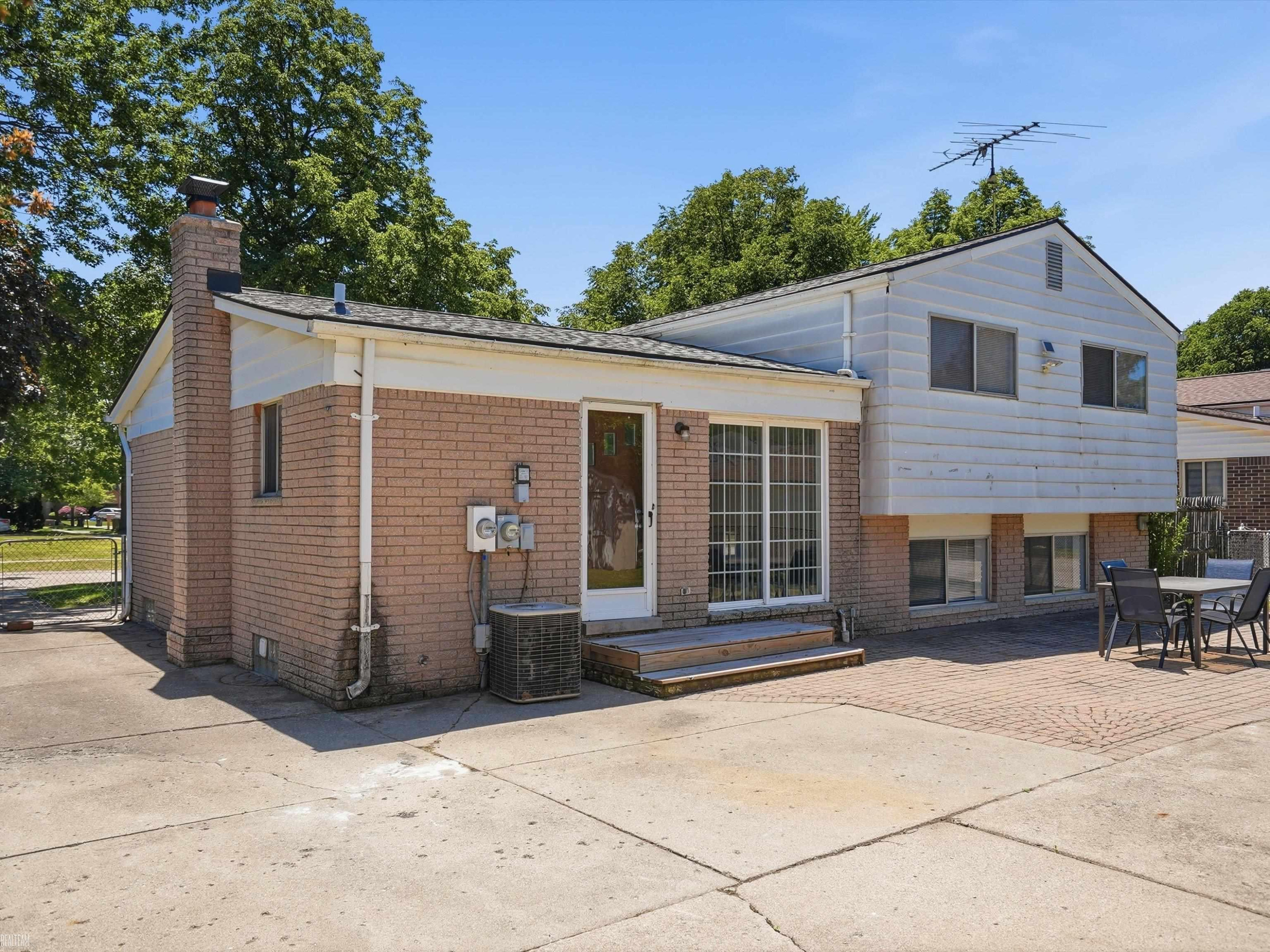 41305 N Central Drive, Sterling Heights, MI 48313 — Photo 36