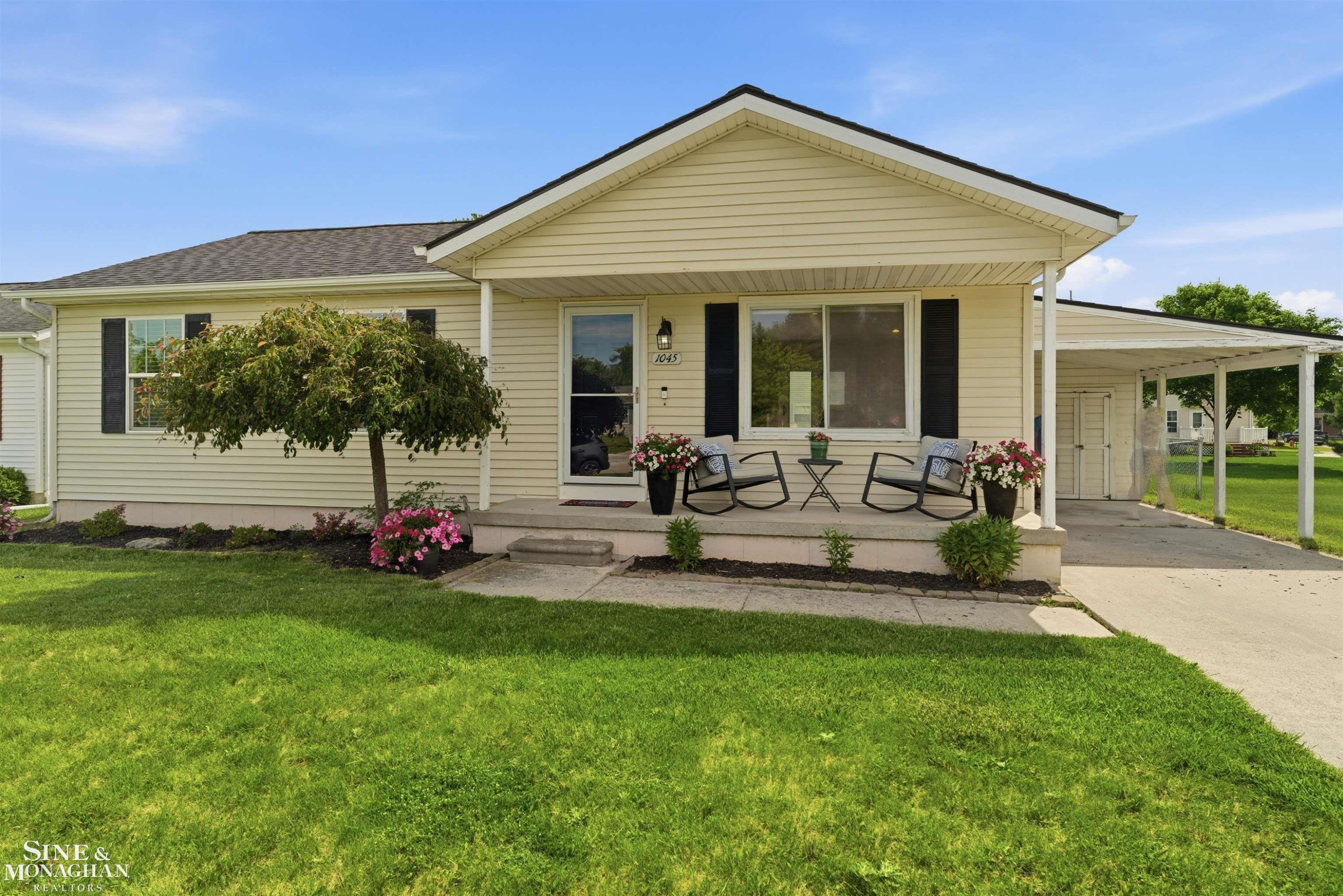 1045 April Lane, Marysville, MI 48040
