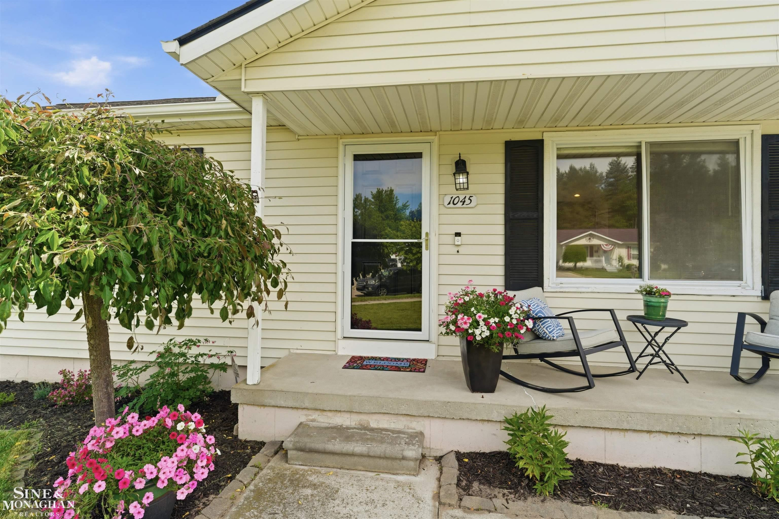 1045 April Lane, Marysville, MI 48040 — Photo 2