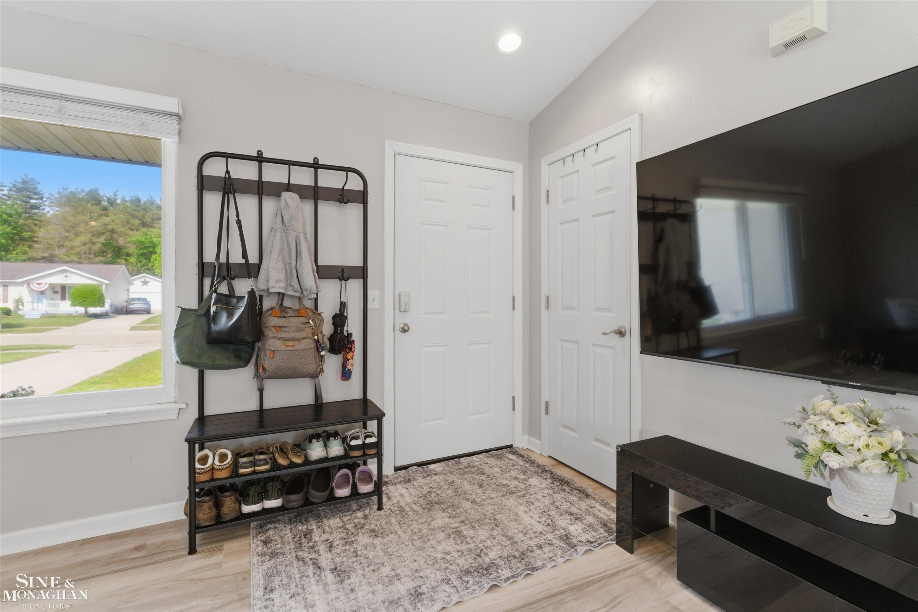 1045 April Lane, Marysville, MI 48040 — Photo 4